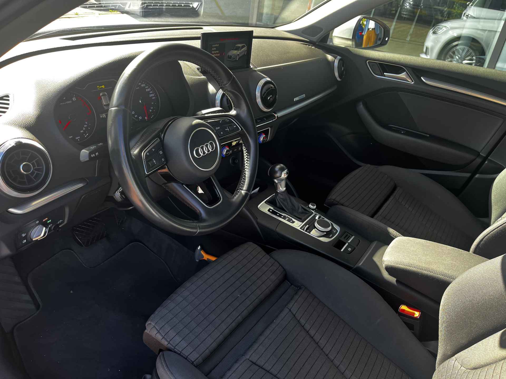 Audi A3 Sportback 1.0 TFSI Sport Lease Edition AUT/ Sportint./ Clima / Navi / PDC / 17 lmv - 11/27