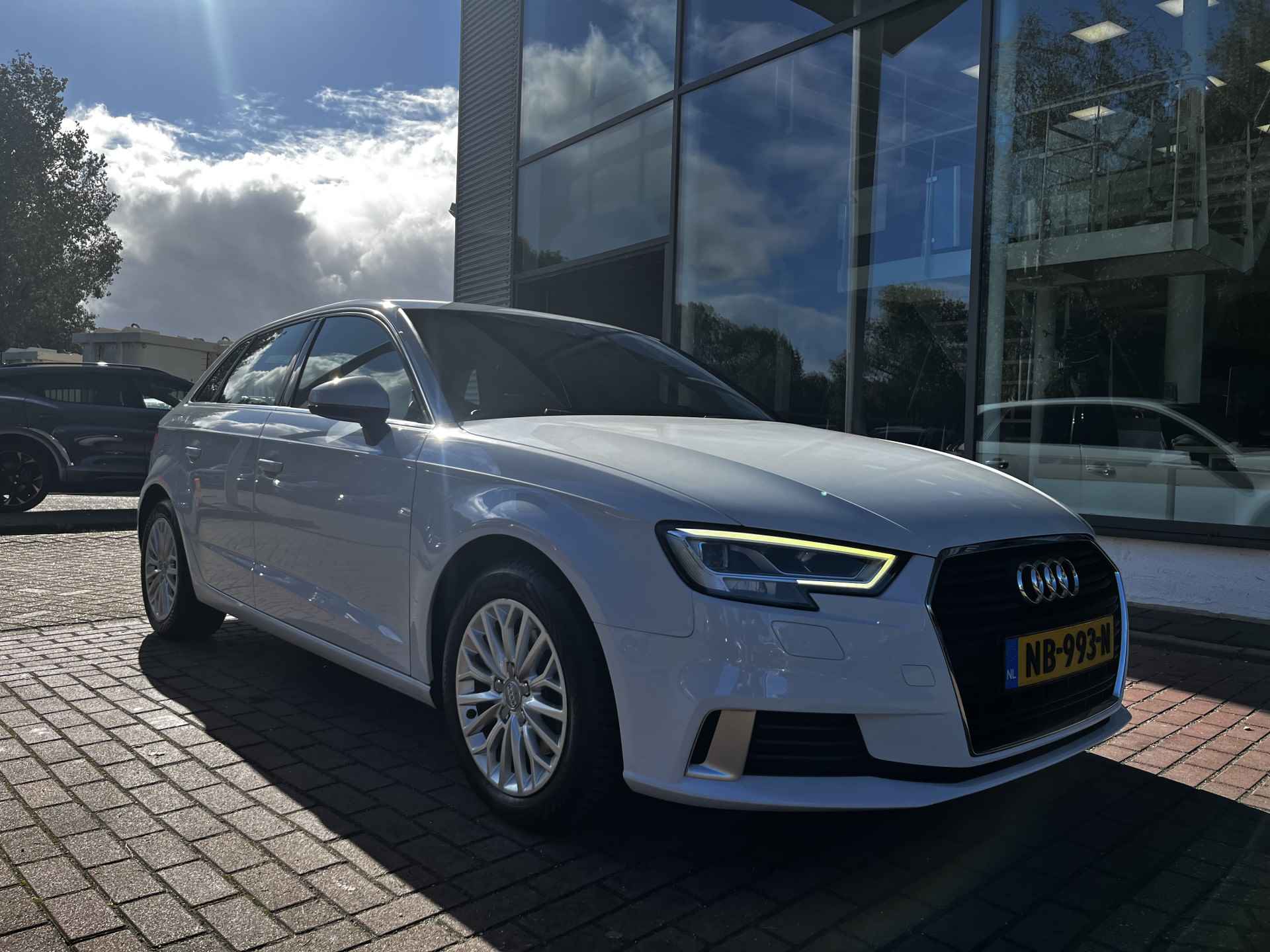 Audi A3 Sportback 1.0 TFSI Sport Lease Edition AUT/ Sportint./ Clima / Navi / PDC / 17 lmv - 15/27