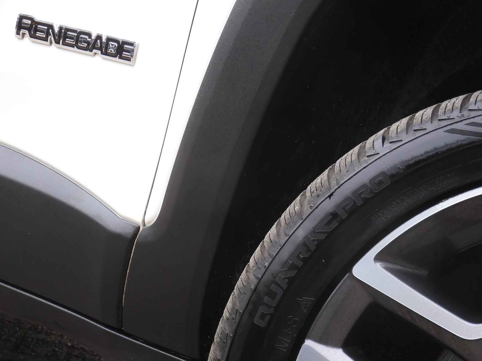 Jeep Renegade 1.3T-e LIMITED/ BEATS AUDIO/ TREKHAAK/ WINTER PACK - 32/35