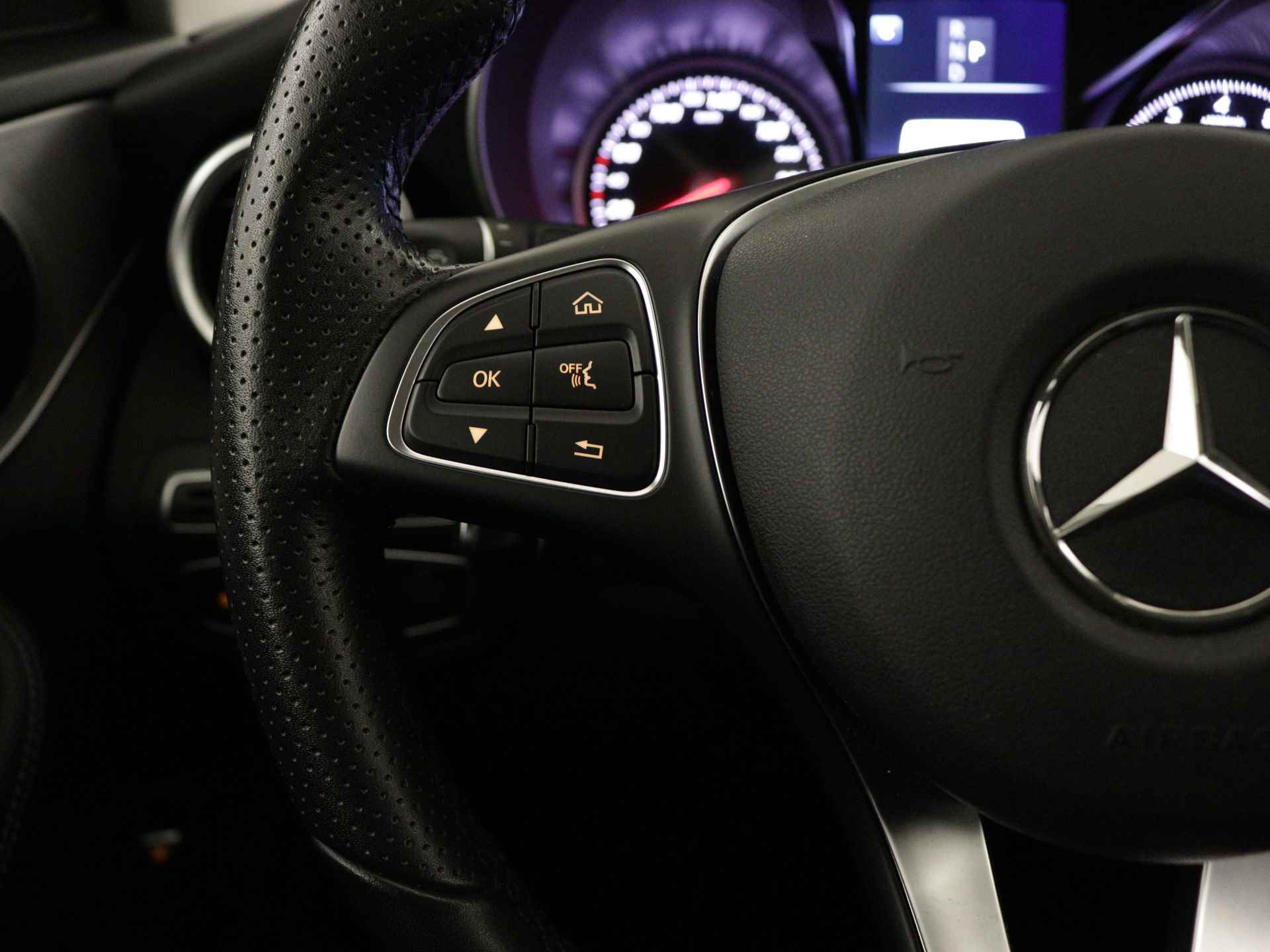 Mercedes-Benz C-Klasse 180 Avantgarde | Parkeerpakket met camera | LED | Navigatie | Cruise Control | - 18/39