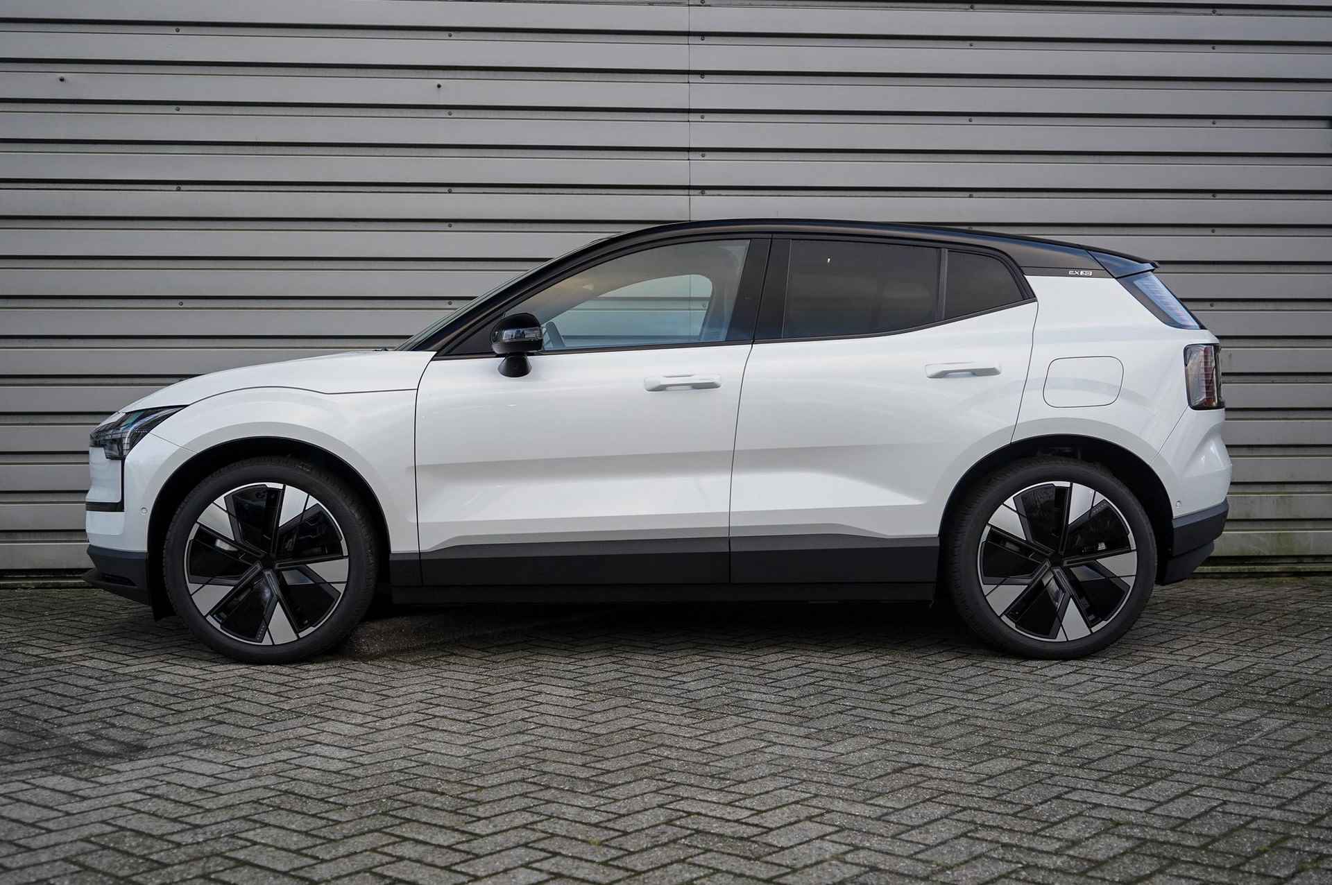 Volvo EX30 Twin Motor Performance Ultra 69 kWh | Climate Pakket | 20"Velgen | Getint glas | All Wheel Drive | Adaptieve Cruis Controle | Panorama Dak | 360 Camera - 3/21