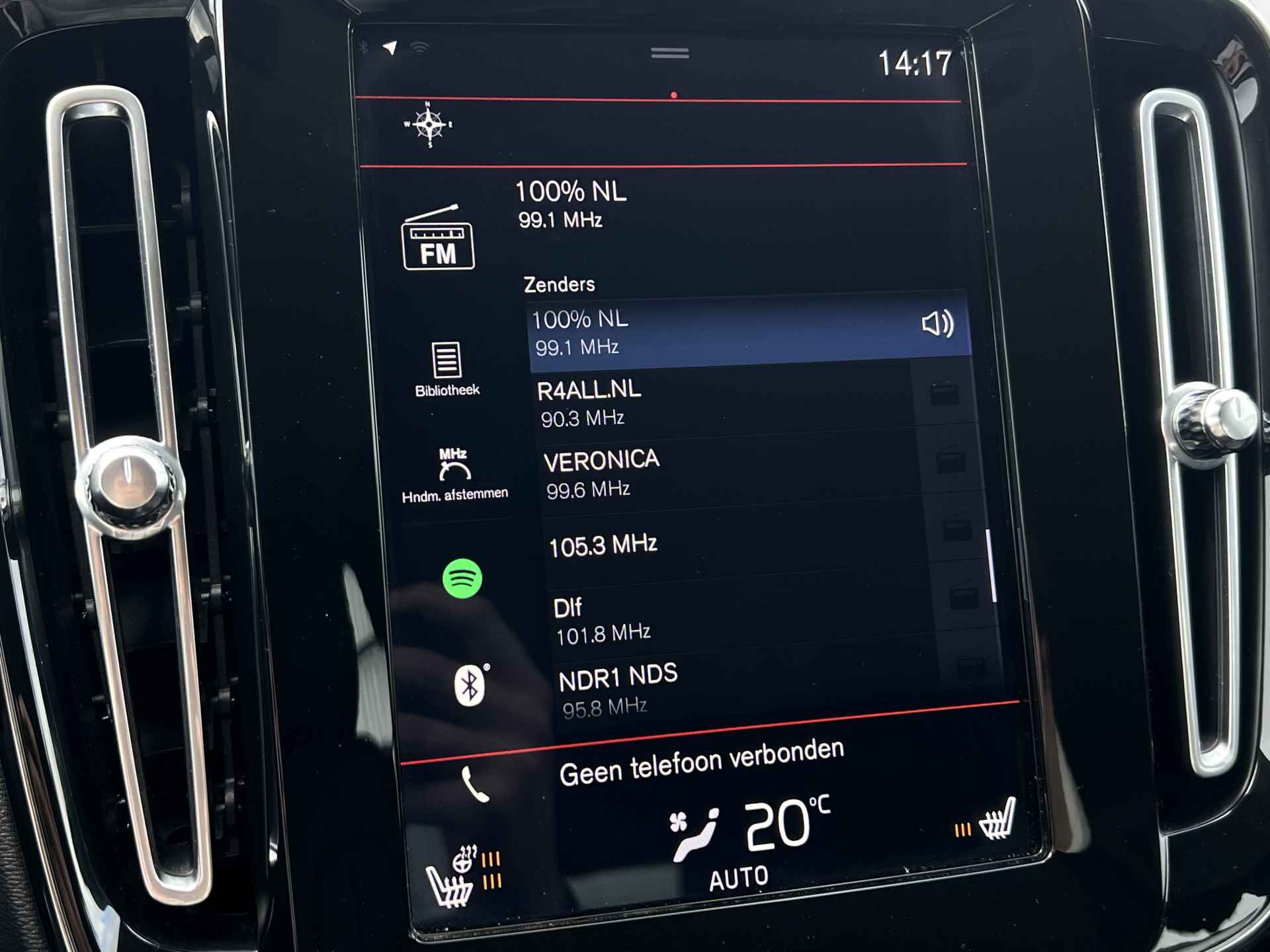 Volvo XC40 2.0 T4 Inscription 190 pk Automaat Navigatie Standkachel Leder Stoelverlenging 360 Camera ACC Pilot Assist Stoel + Stuurverwaming Carplay Dab NL Auto 1e Eigenaar - 18/58