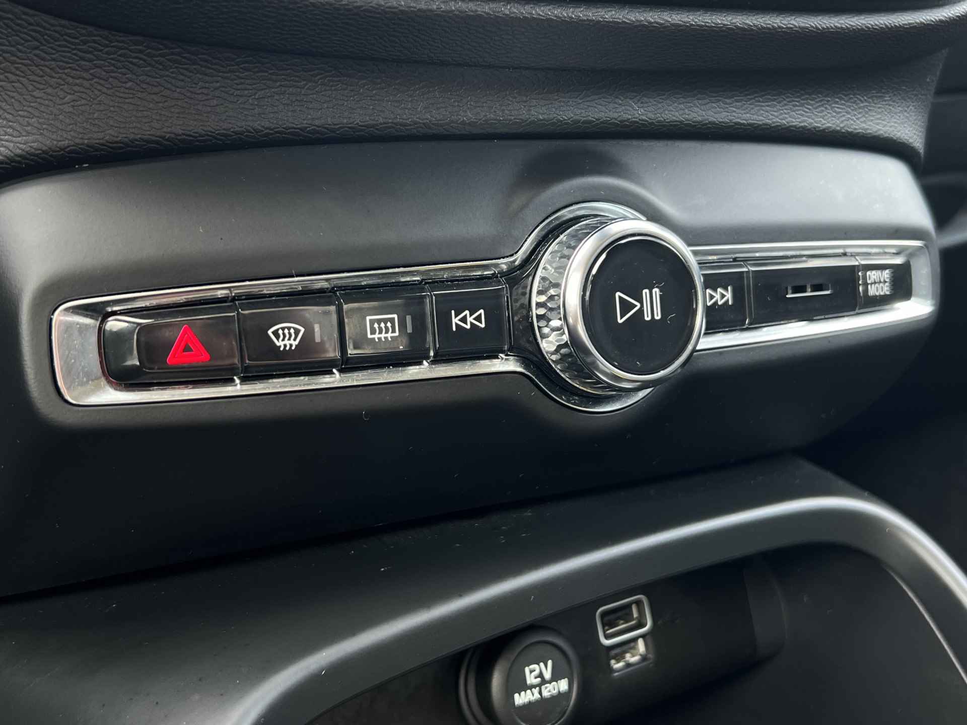 Volvo XC40 2.0 T4 Inscription 190 pk Automaat Navigatie Standkachel Leder Stoelverlenging 360 Camera ACC Pilot Assist Stoel + Stuurverwaming Carplay Dab NL Auto 1e Eigenaar - 31/58