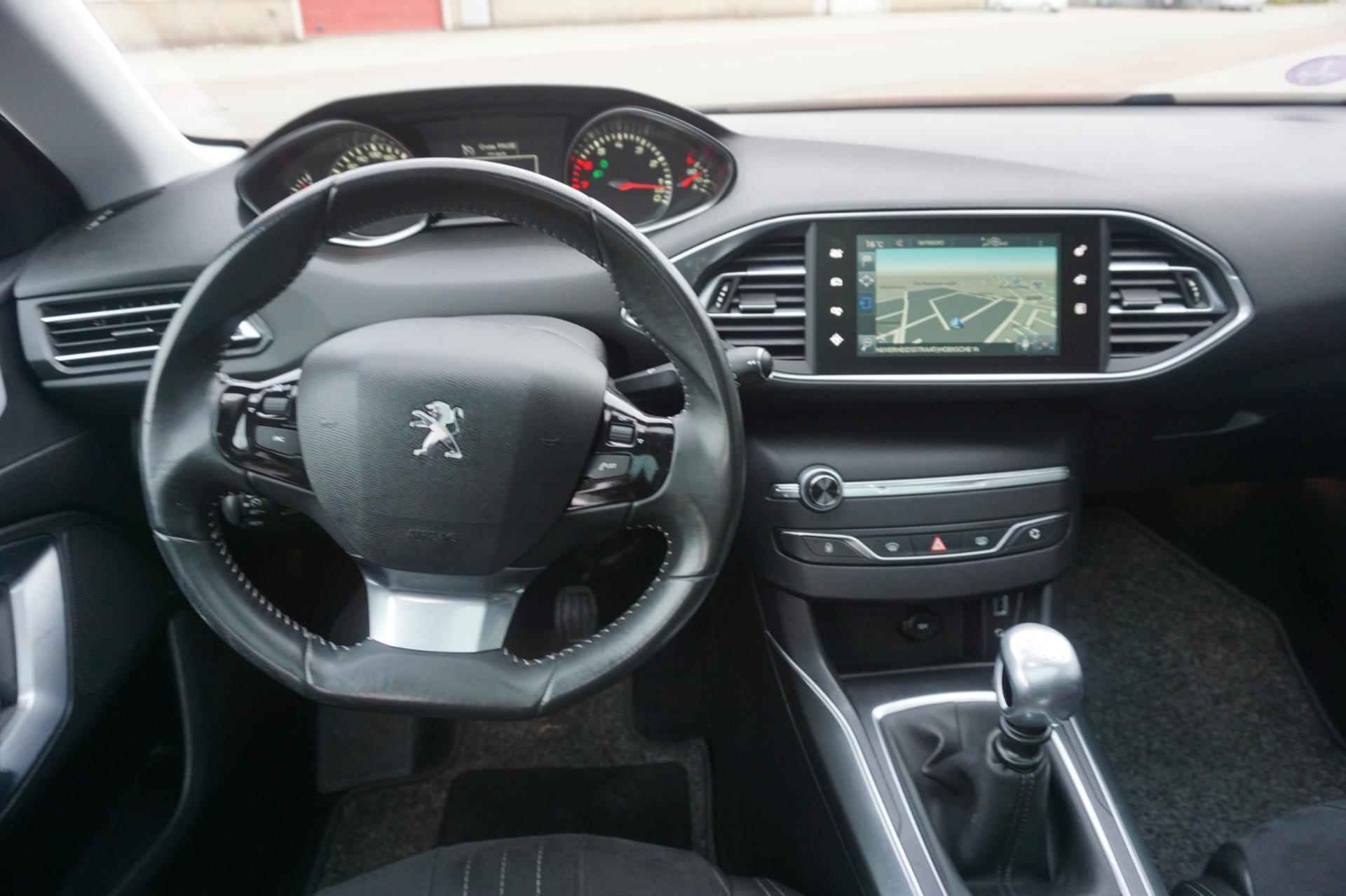 Peugeot 308 SW 1.2 e-THP Première * Pano * Cruise * Park. sensor * - 6/28