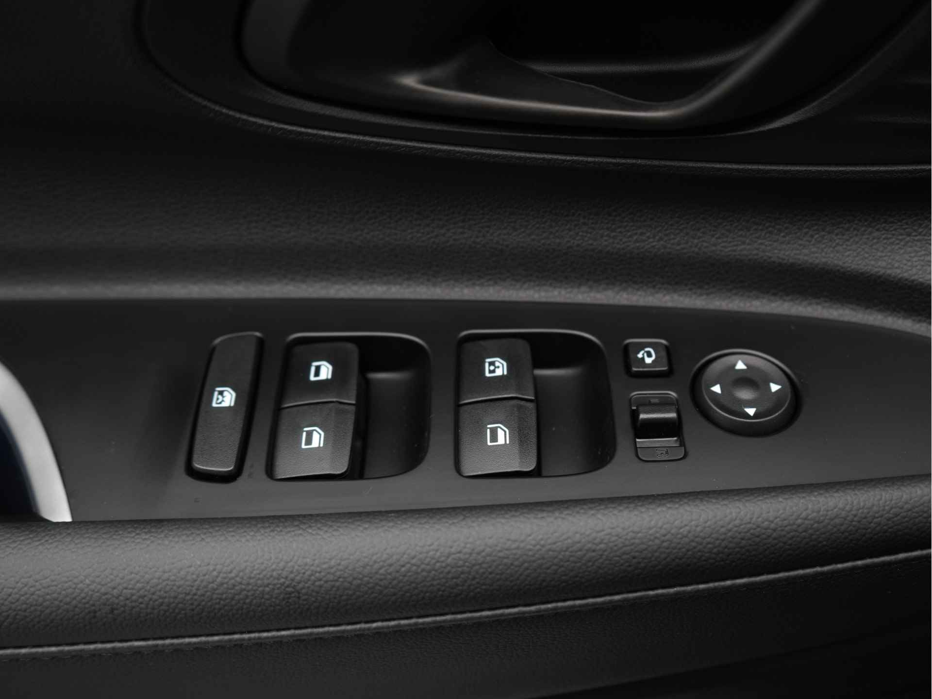 Hyundai i20 1.0 T-GDI Comfort Met Apple Carplay Navigatie, Airconditioning en Lichtmetalen velgen Uit voorraad leverbaar - 30/32