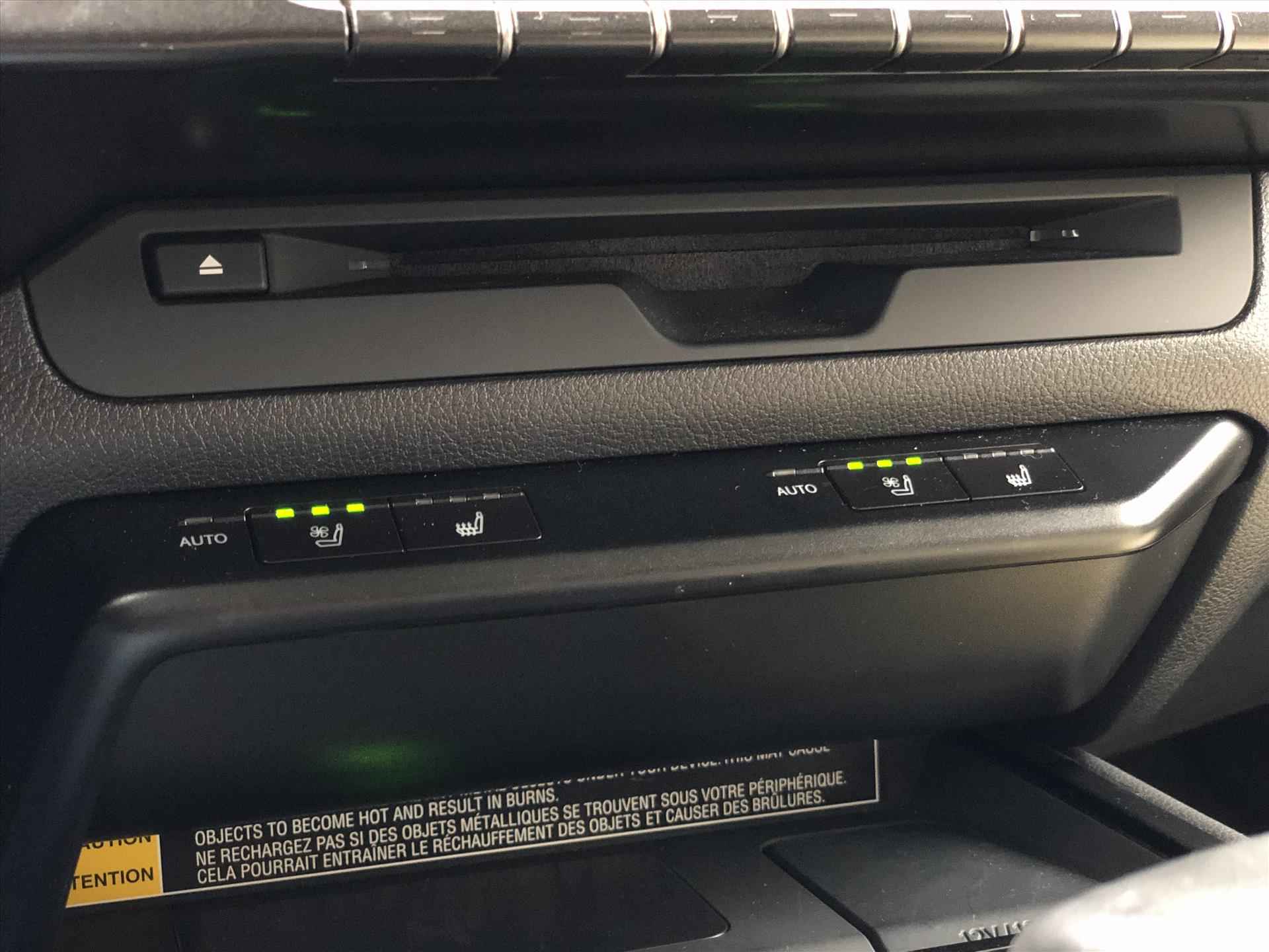 Lexus Ux 250h Executive Line | Head Up Display, Leer, Geheugenfunctie, Elektrische achterklep, 360 Camera, Groot scherm, Stoelventilatie - 35/42