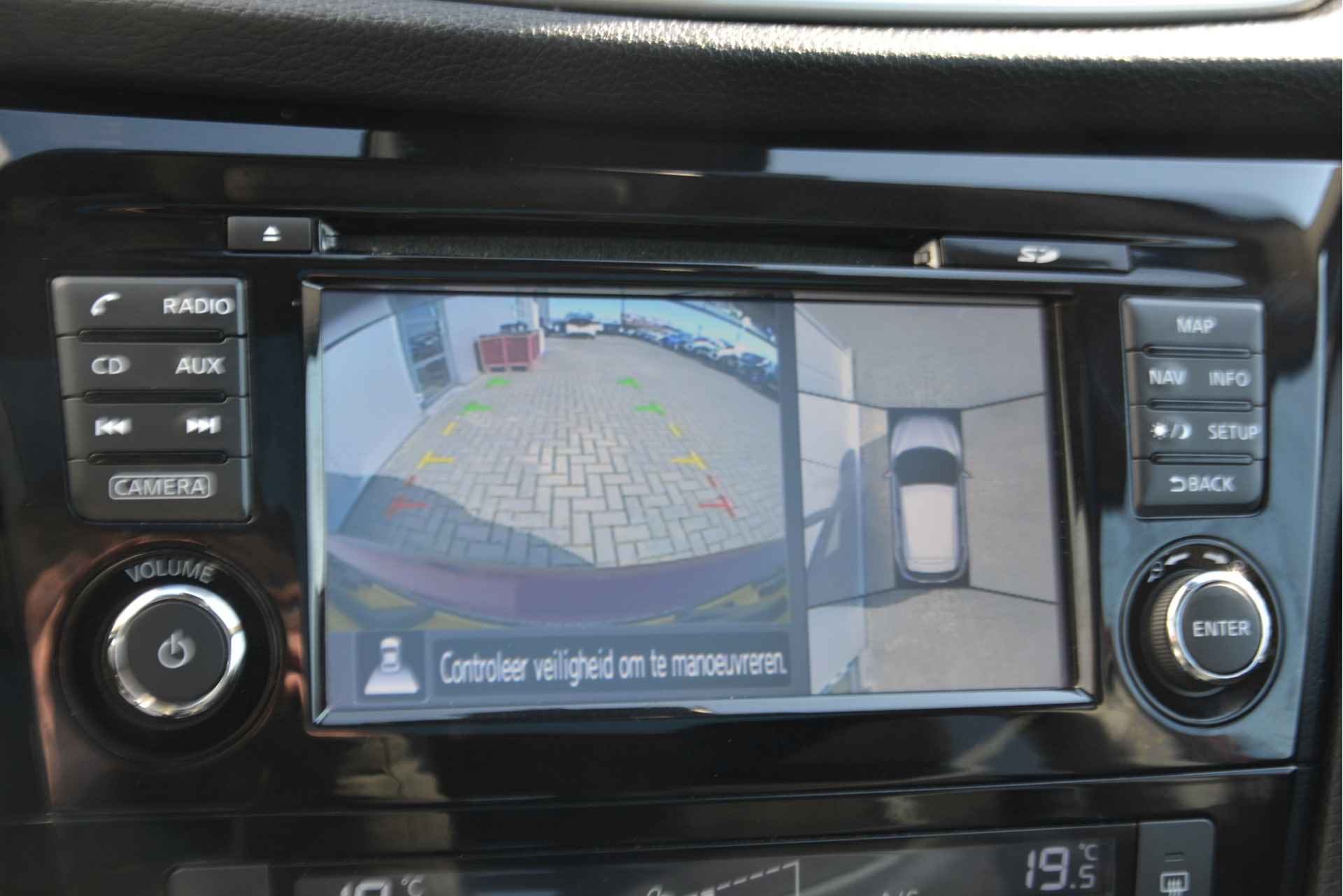 Nissan QASHQAI 1.2 DIG-T N-Connecta + Design pack Panoramadak, Navigatie, 360 Camera, PDC V+A - 13/15