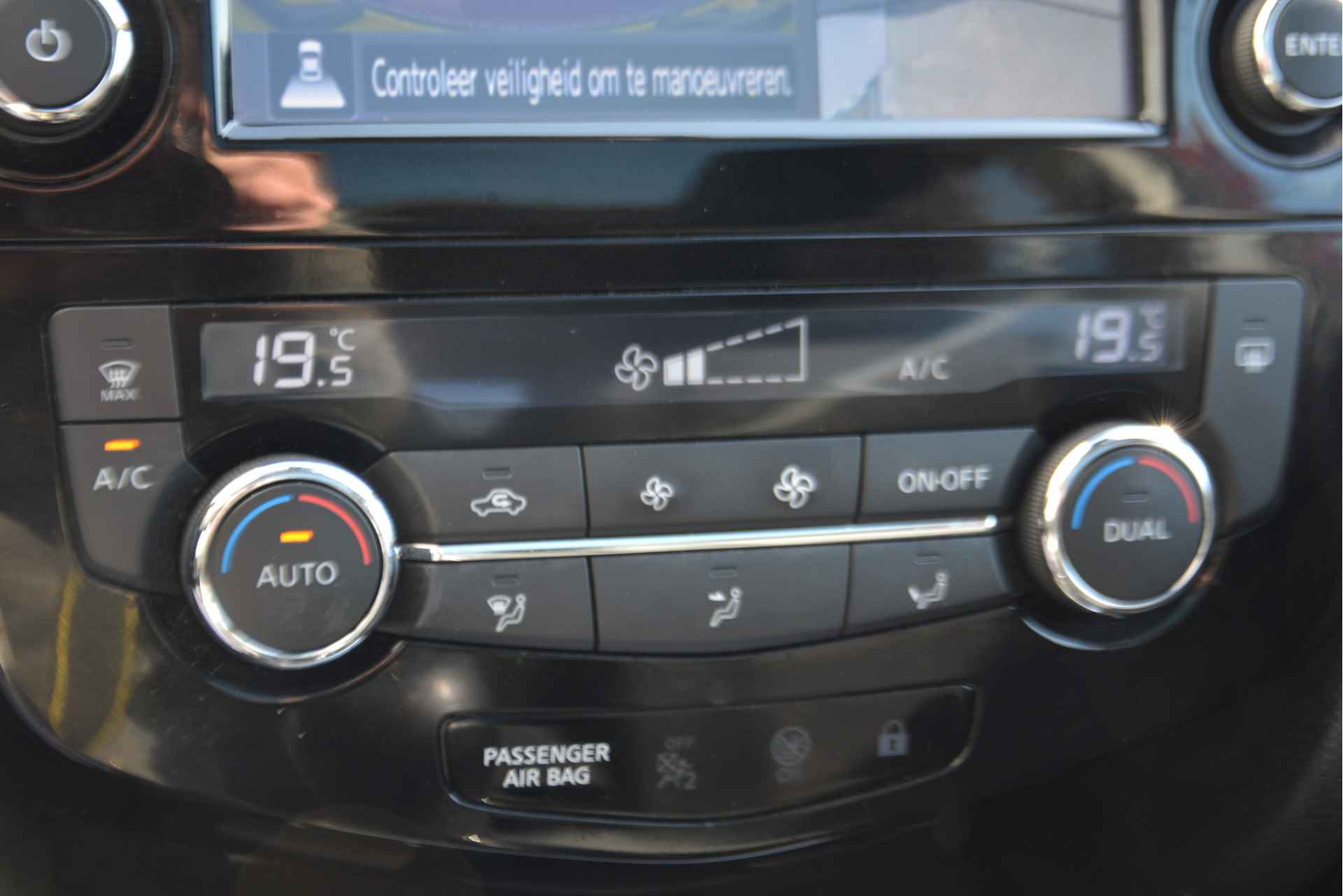 Nissan QASHQAI 1.2 DIG-T N-Connecta + Design pack Panoramadak, Navigatie, 360 Camera, PDC V+A - 14/15