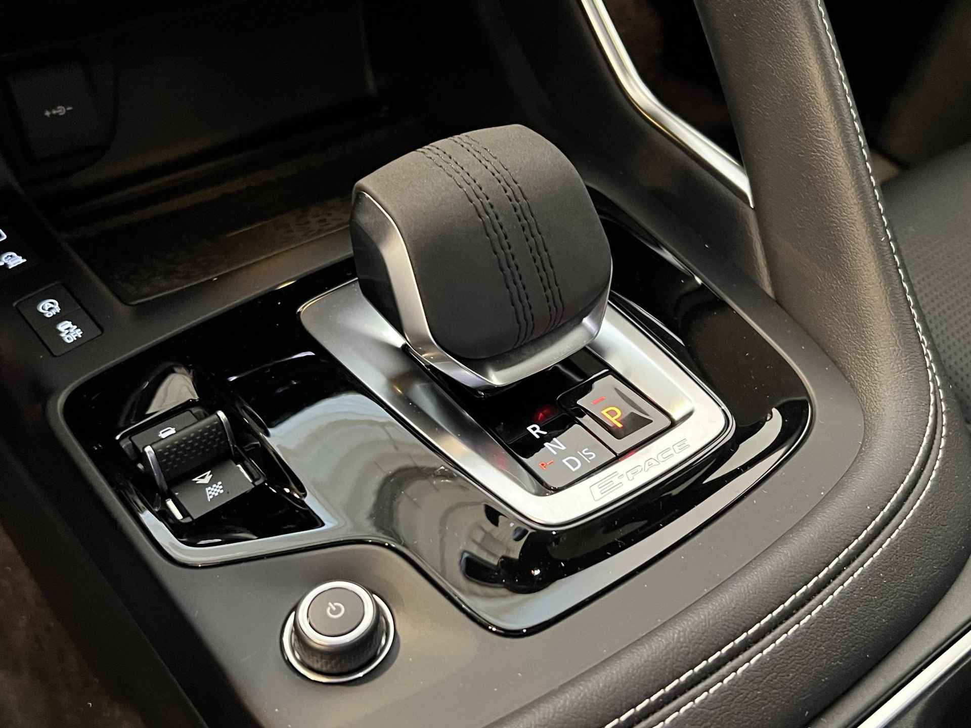 Jaguar E-PACE 1.5 P300e AWD R-Dynamic SE | Panoramadak | Head-up Display | 20 inch Gloss Black velgen | Pixel LED | Black Pack - 11/21