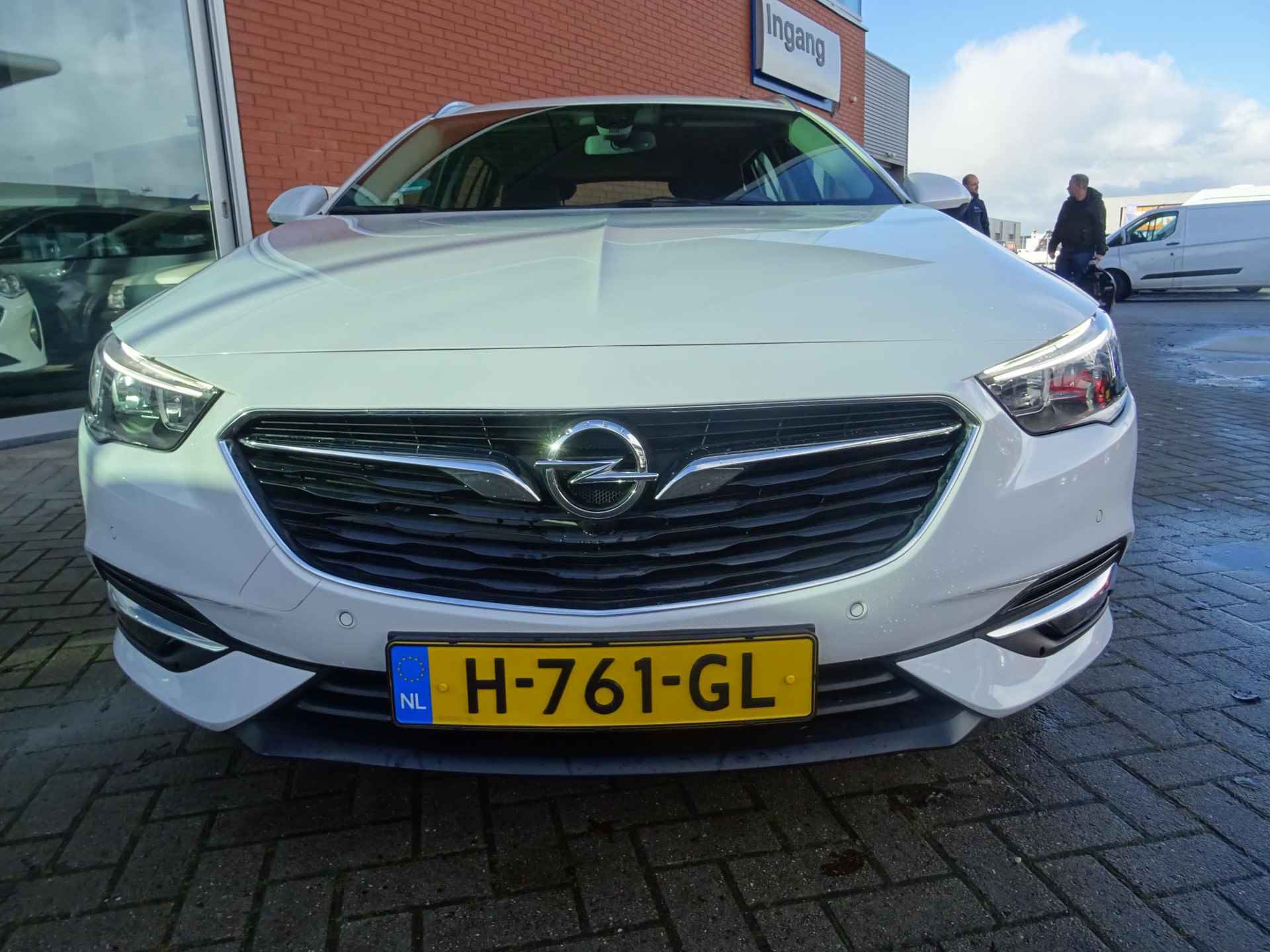 Opel Insignia Sports Tourer 1.6 CDTI 136 PK Business Executive Camera | AGR Stoel | Navi | Cruise Control | Voorruitverwarming | Stuurwielverwarming | - 4/26