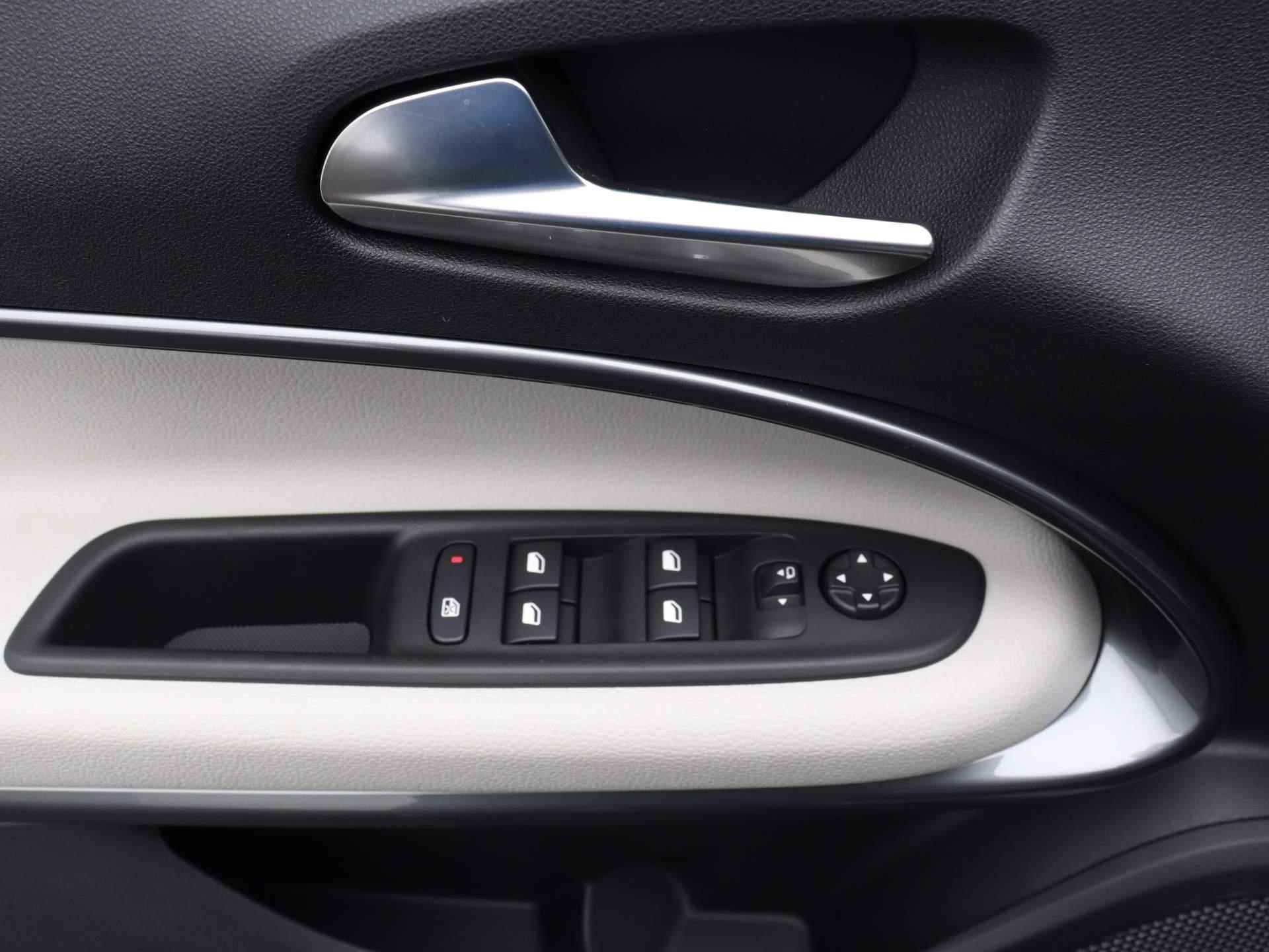 Fiat 600e La Prima 54 kWh | Direct Uit Voorraad Leverbaar | Lederen Bekleding | Stoelverwarming | 360 Camera | Apple Carplay & Android Auto | - 19/25