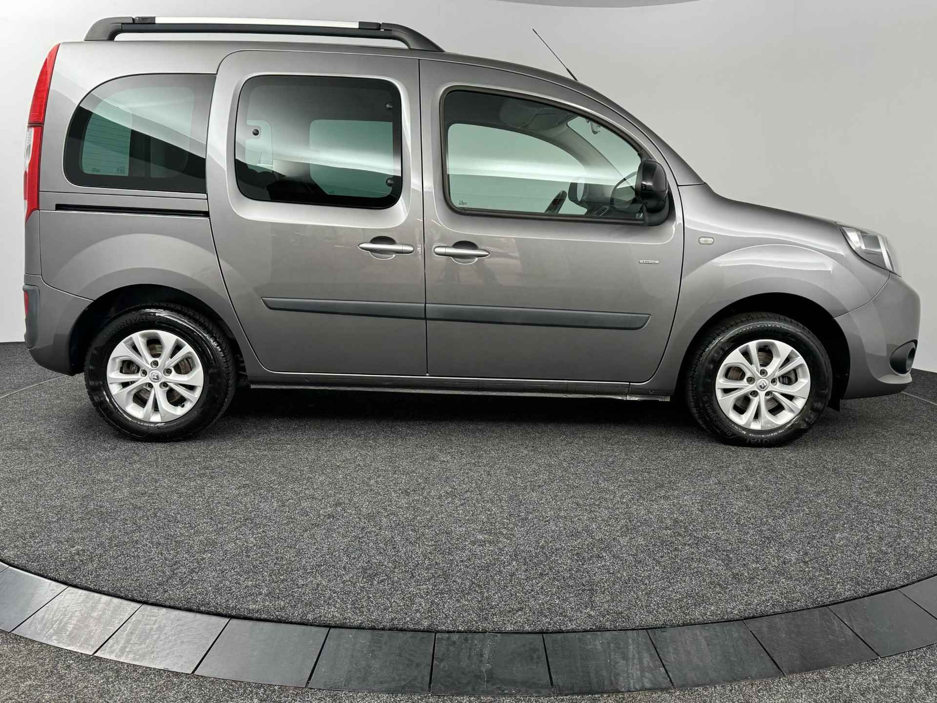 Renault Kangoo Family 1.2 TCe 115 Limited | Navi | Airco | Cruise | LM velgen 16" | 2x schuifdeur - 10/40