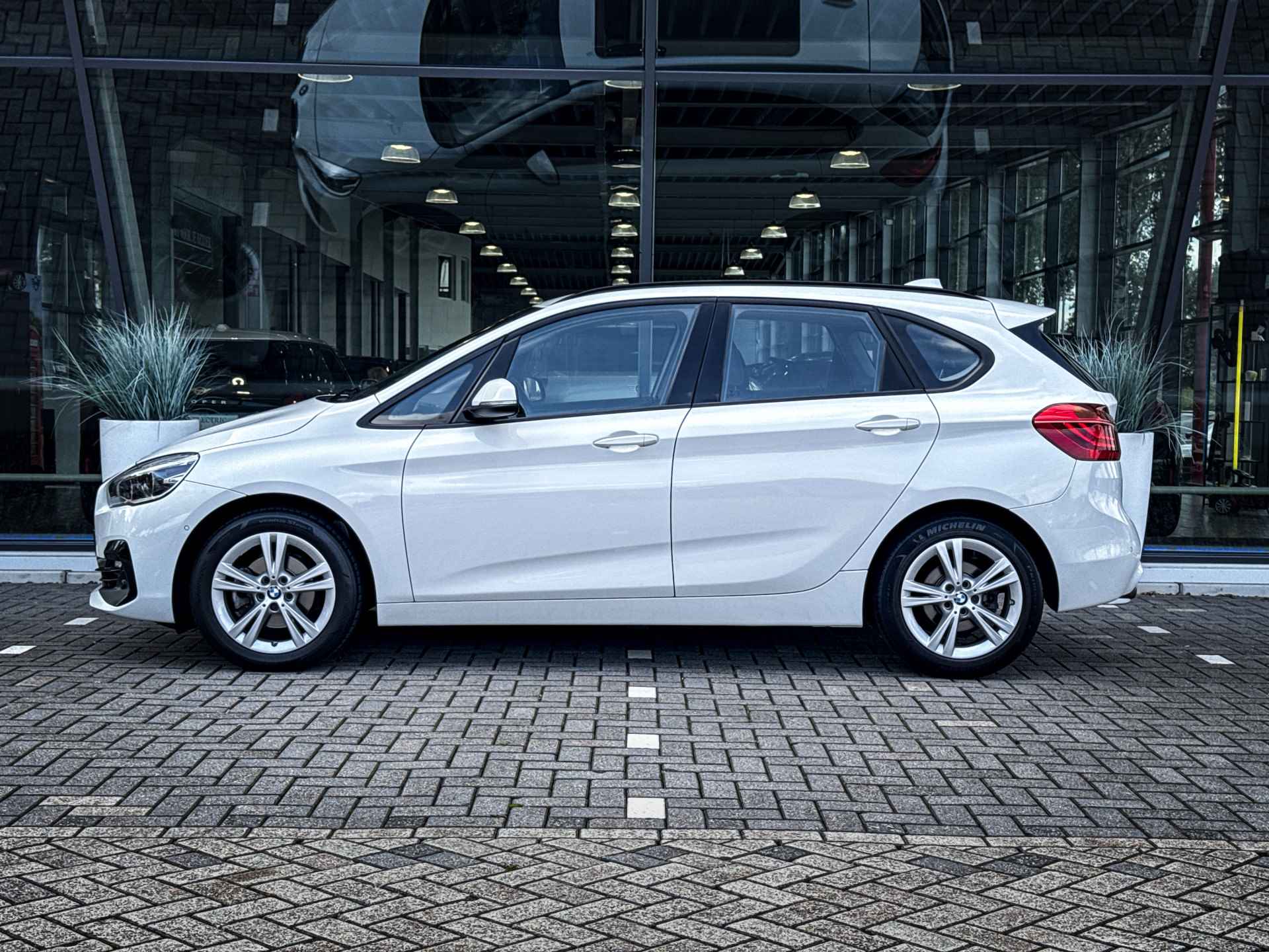 BMW 2 Serie Active Tourer 218i Executive Sport Line Automaat / Panoramadak / Trekhaak / Achteruitrijcamera / LED / Park Assistant / Cruise Control - 7/34