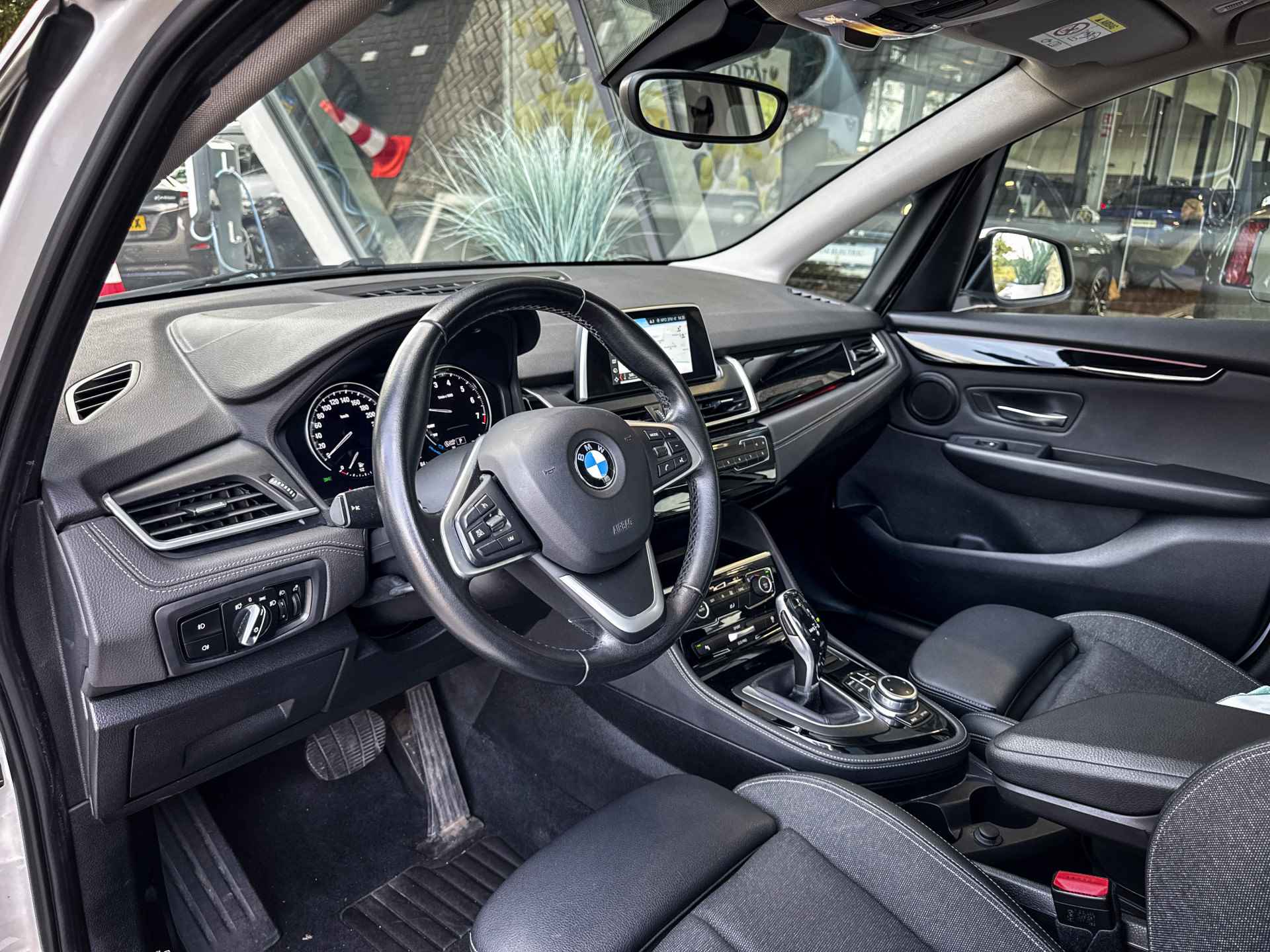 BMW 2 Serie Active Tourer 218i Executive Sport Line Automaat / Panoramadak / Trekhaak / Achteruitrijcamera / LED / Park Assistant / Cruise Control - 14/34