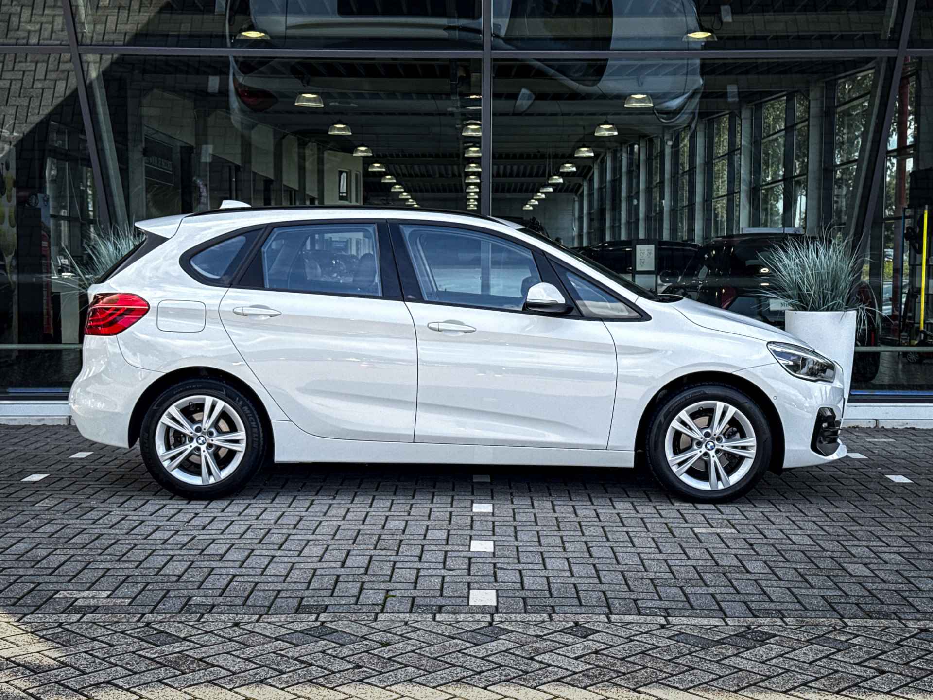 BMW 2 Serie Active Tourer 218i Executive Sport Line Automaat / Panoramadak / Trekhaak / Achteruitrijcamera / LED / Park Assistant / Cruise Control - 17/34