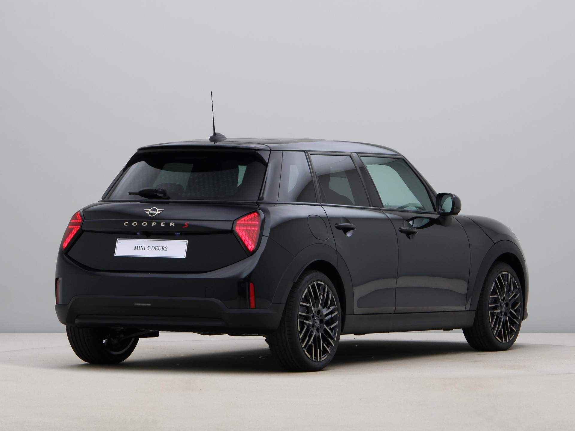 MINI Cooper 5-deurs S Favoured Pakket M PRIVATE LEASE EUR 705,- (48 mnd/10.000 km) - 10/23