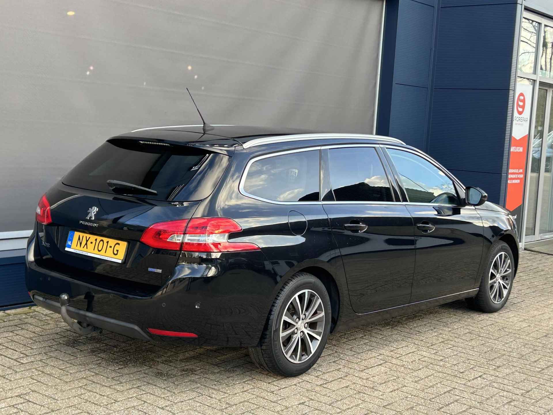 Peugeot 308 SW 1.2 Turbo 130PK Allure | Automaat | Trekhaak | Lage km stand:40800 | Dodehoek detectie | Full LED Verlichting | Navigatie | Stoelverwarming | Camera | Parkeersensoren V+A | Lichtmetalen Velgen 16" - 3/43