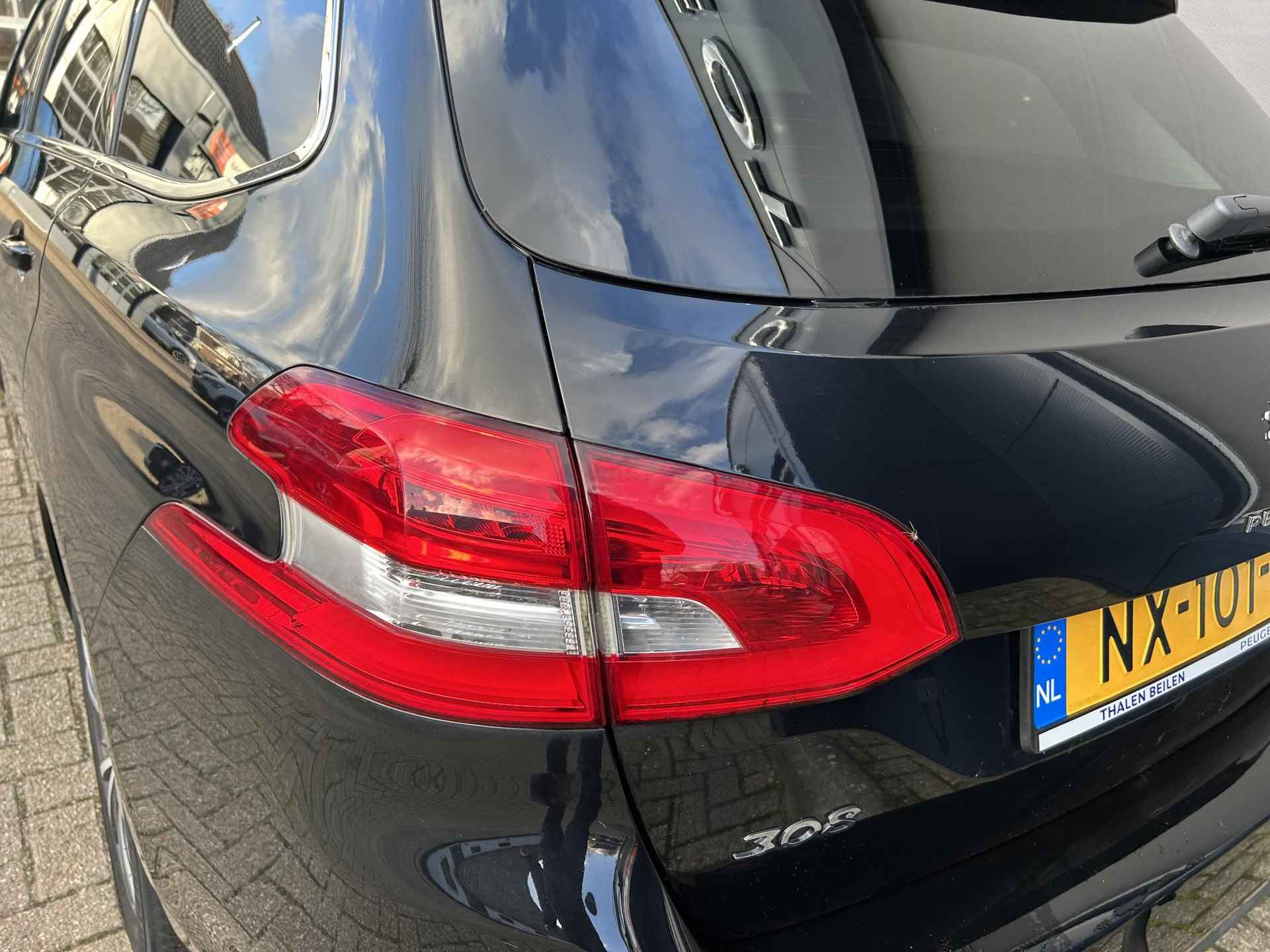 Peugeot 308 SW 1.2 Turbo 130PK Allure | Automaat | Trekhaak | Lage km stand:40800 | Dodehoek detectie | Full LED Verlichting | Navigatie | Stoelverwarming | Camera | Parkeersensoren V+A | Lichtmetalen Velgen 16" - 27/43