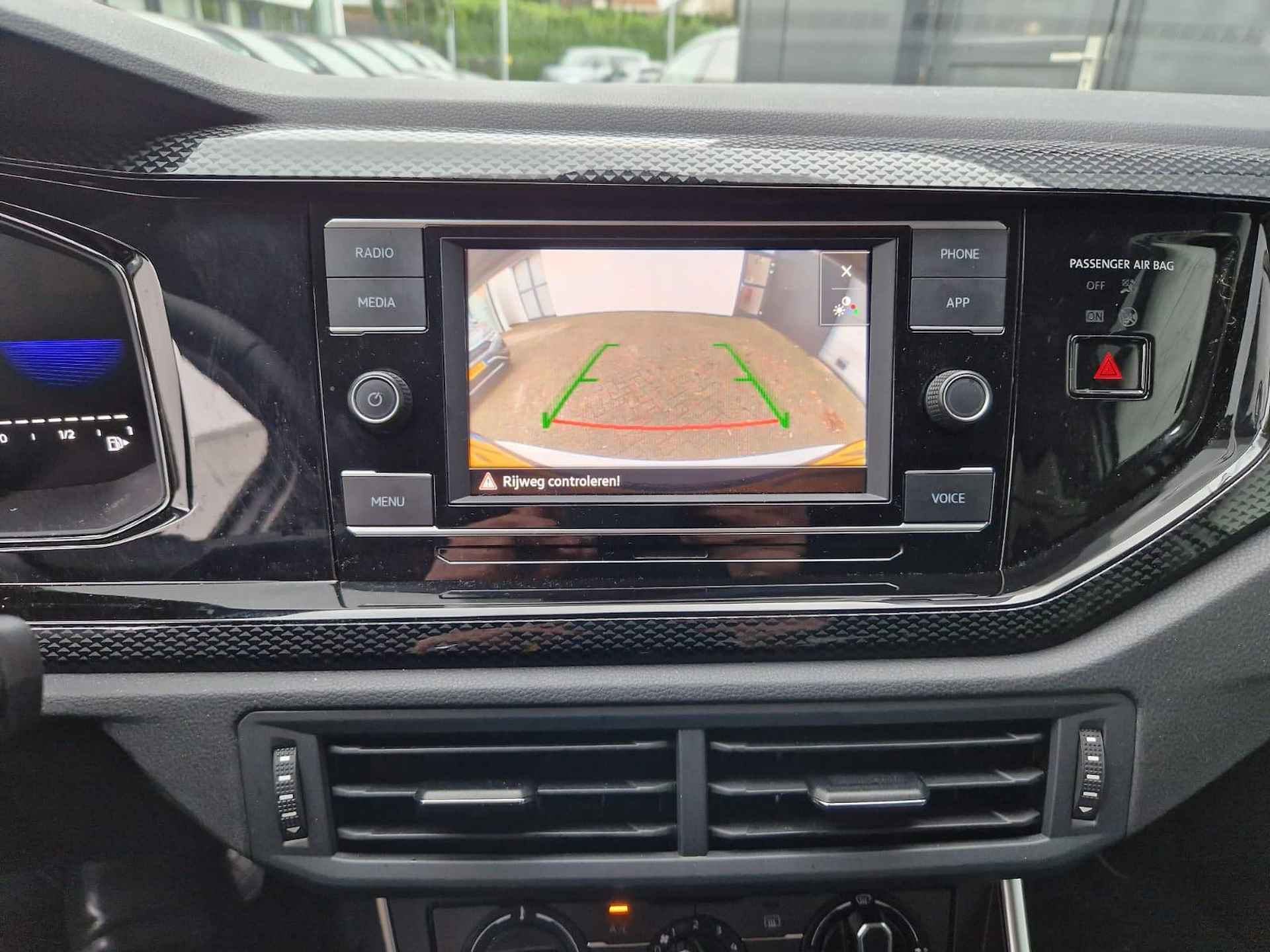 Volkswagen Taigo 1.0 TSI Life 95 PK | Apple Carplay | Achteruitrijcamera | Armsteun | Comfortstoelen | Regensensor | Start/stop systeem | - 16/22