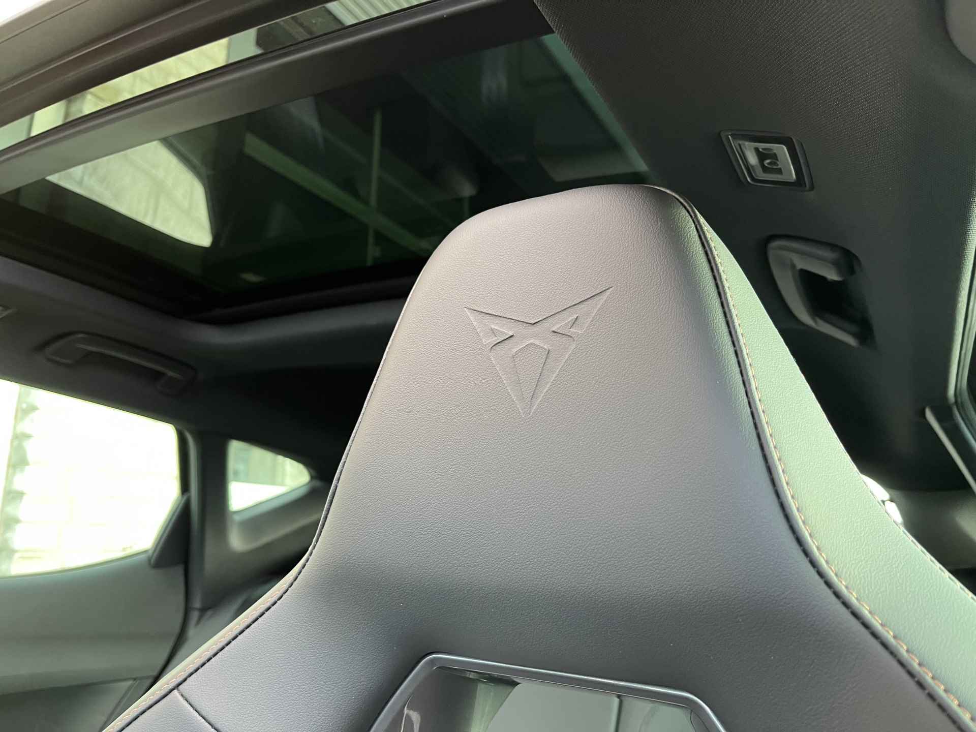 CUPRA Formentor 1.4 e-Hybrid VZ Performance / AUTOMAAT/ PANO/ 245 PK/ 20.000 KM/ CAMERA/ PARK. SENSOREN/ DCC/ MATRIX/ DODE HOEK/ KEYLESS/ STUUR VERWARM./ ADAPT. CRUISE/ BLUETOOTH/ NAVI/ CLIMA/ DAB/ 19" LMV/ - 9/32