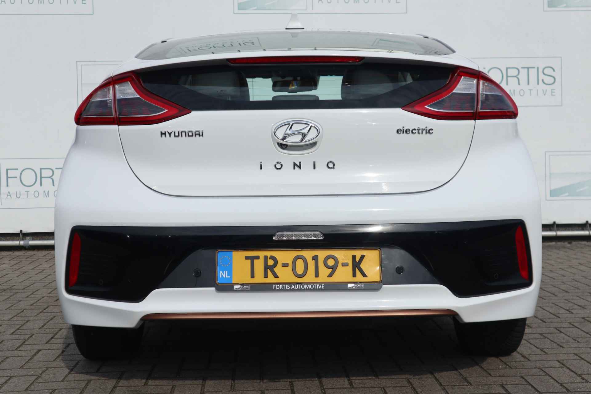 Hyundai IONIQ Premium EV NL AUTO | PANO | LEDER | CARPLAY | CAMERA | 2de PINSTERDAG GEOPEND VAN 10:00 T/M 16:00 UUR - 14/34