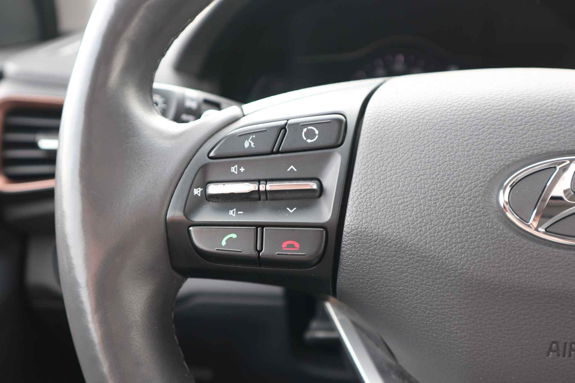 Hyundai IONIQ Premium EV NL AUTO | PANO | LEDER | CARPLAY | CAMERA | 2de PINSTERDAG GEOPEND VAN 10:00 T/M 16:00 UUR - 20/34