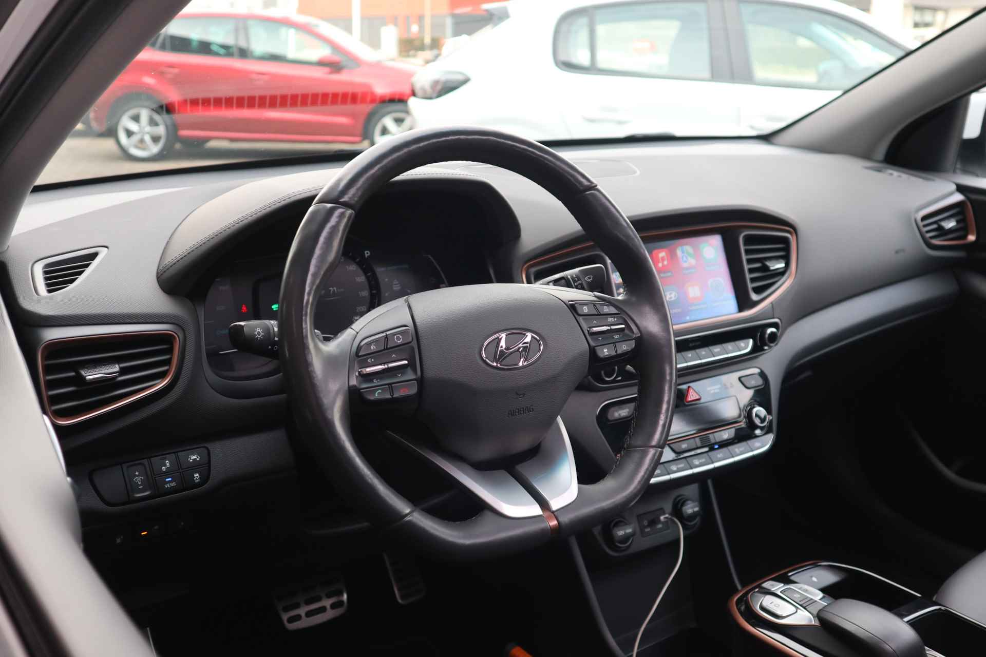 Hyundai IONIQ Premium EV NL AUTO | PANO | LEDER | CARPLAY | CAMERA | 2de PINSTERDAG GEOPEND VAN 10:00 T/M 16:00 UUR - 27/34