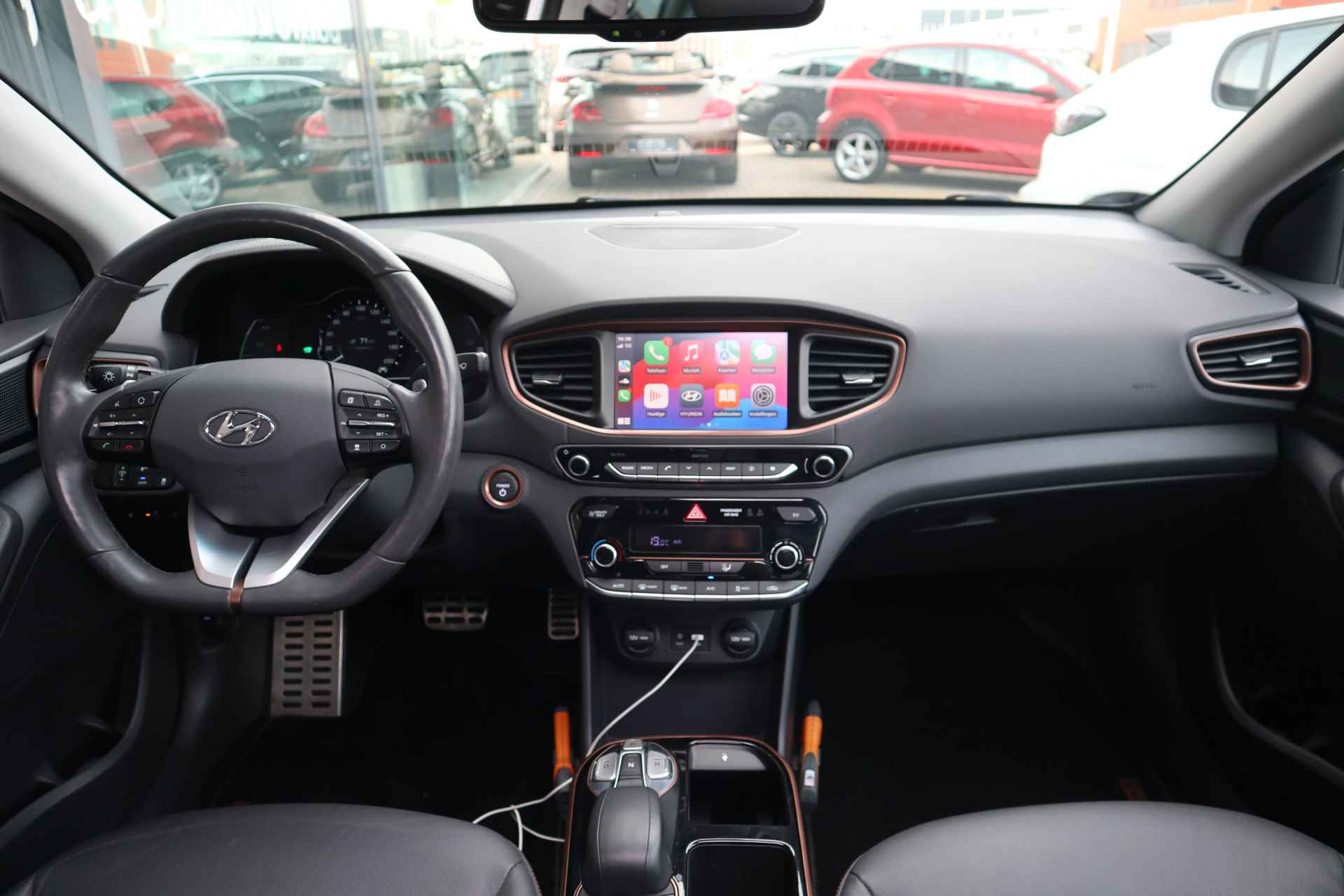 Hyundai IONIQ Premium EV NL AUTO | PANO | LEDER | CARPLAY | CAMERA | 2de PINSTERDAG GEOPEND VAN 10:00 T/M 16:00 UUR - 28/34