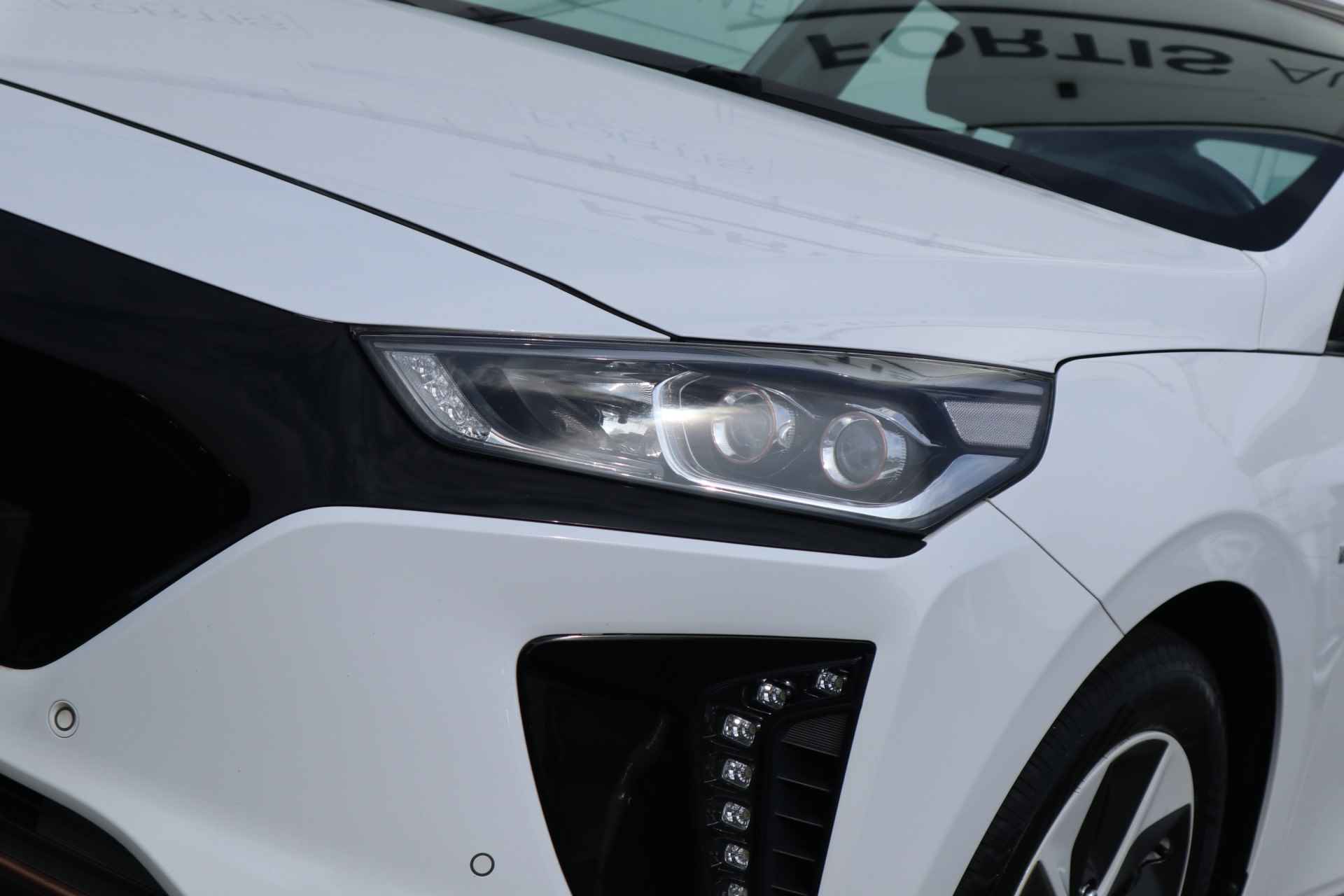 Hyundai IONIQ Premium EV NL AUTO | PANO | LEDER | CARPLAY | CAMERA | 2de PINSTERDAG GEOPEND VAN 10:00 T/M 16:00 UUR - 31/34