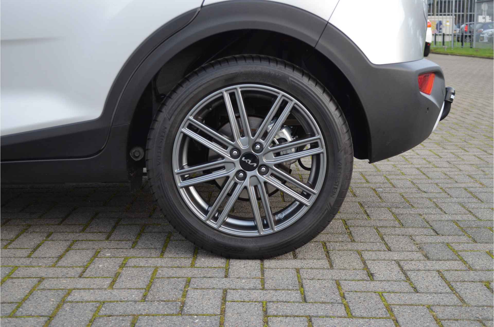 Kia Stonic 1.0 T-GDI MHEV DYNAMIC LINE | HOGE ZIT | 17'' LICHTMETAAL | TREKHAAK | ALL IN RIJKLAARPRIJS - 16/45