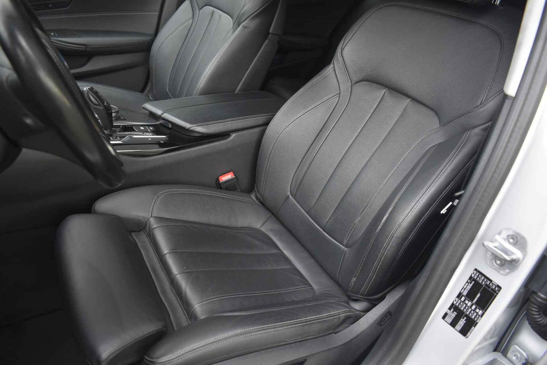 BMW 5-serie 530d High Executive / Comfortstoelen / Memory / Navi / 19" Velgen - 7/45
