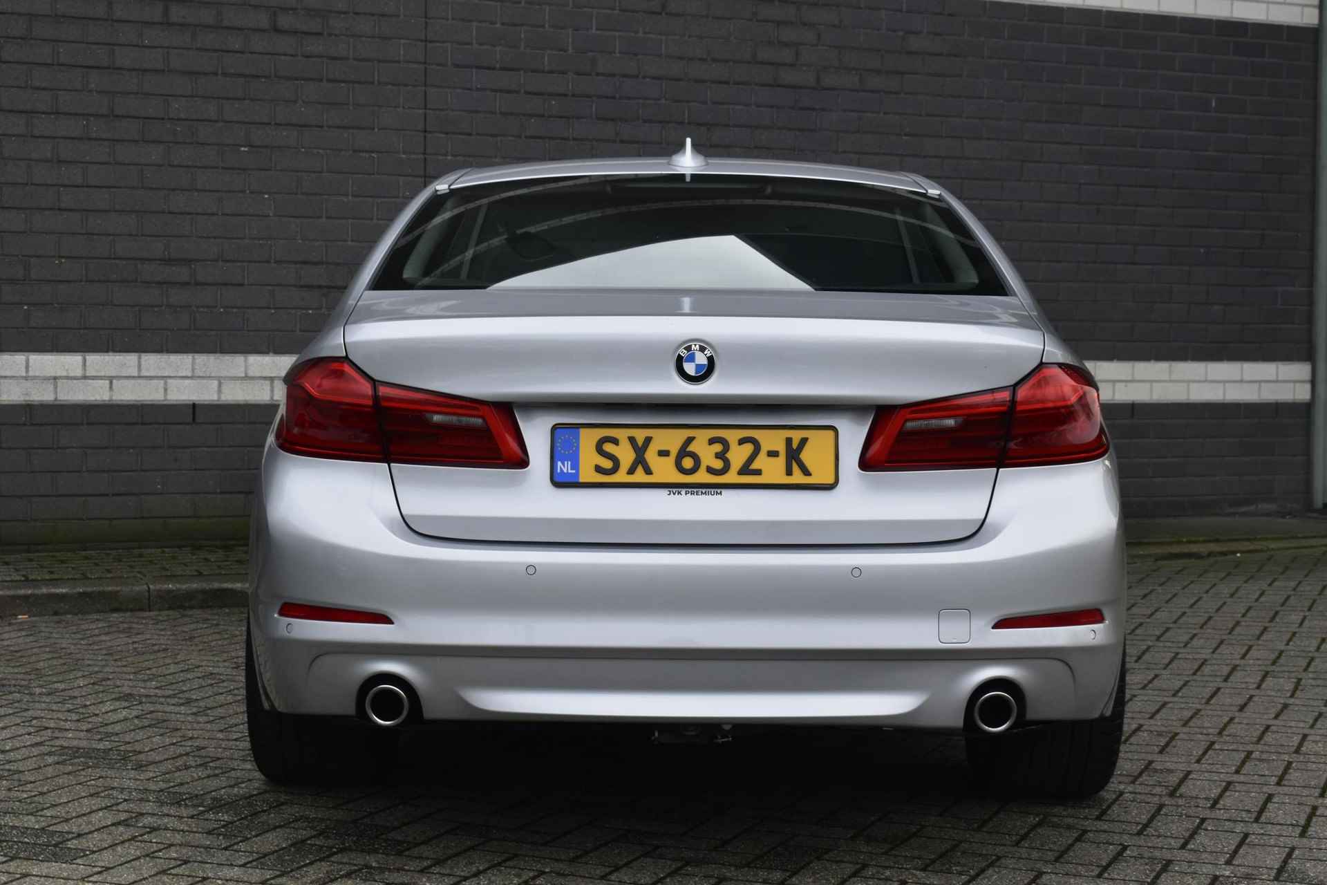 BMW 5-serie 530d High Executive / Comfortstoelen / Memory / Navi / 19" Velgen - 9/45