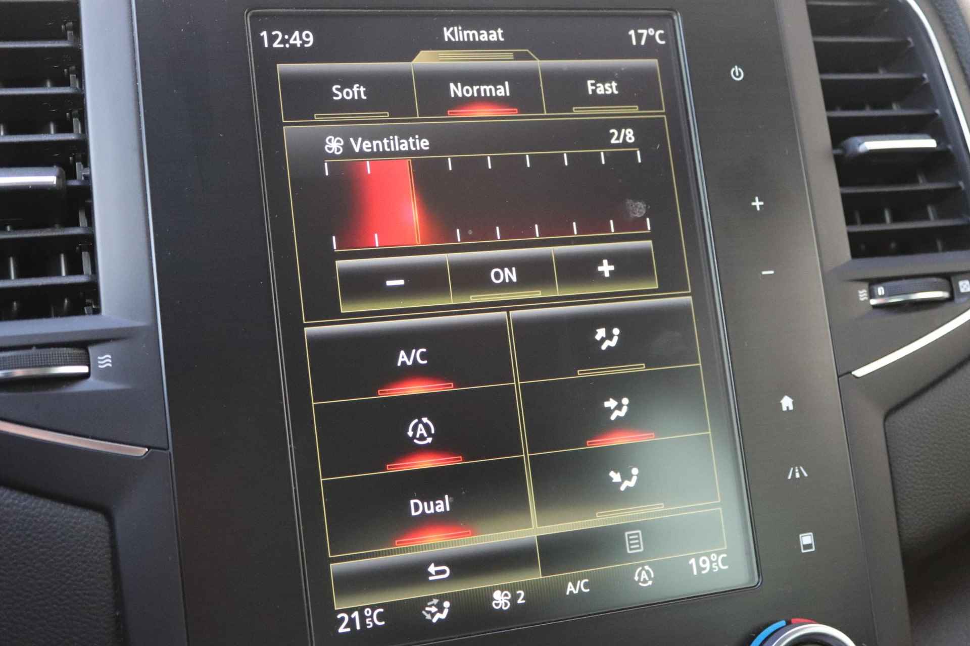 Renault Mégane Estate 1.3 TCe 140 EDC Automaat Limited | Achteruitrijcamera | Climate Control | Apple Carplay/Android Auto | - 29/33