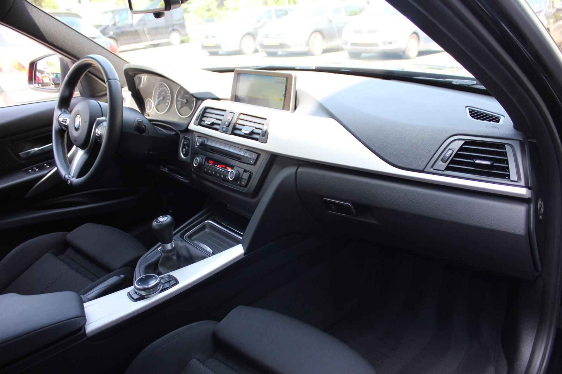 BMW 3-serie 316i Executive | Prijs rijklaar incl. 12 mnd garantie | 18" Lmv Navi Clima Xenon Cruise - 30/47