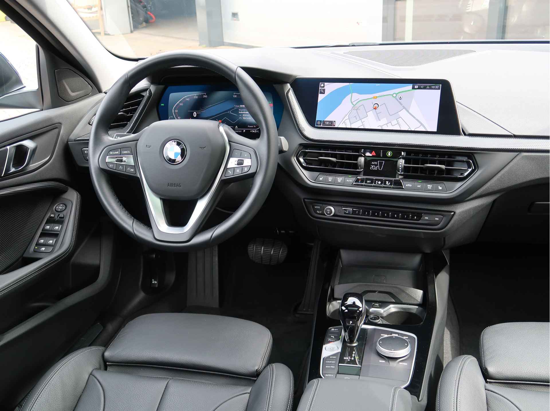 BMW 1-serie 118i | Panoramadak | Leder | 18'' | Driving Assist | Led | - 24/32