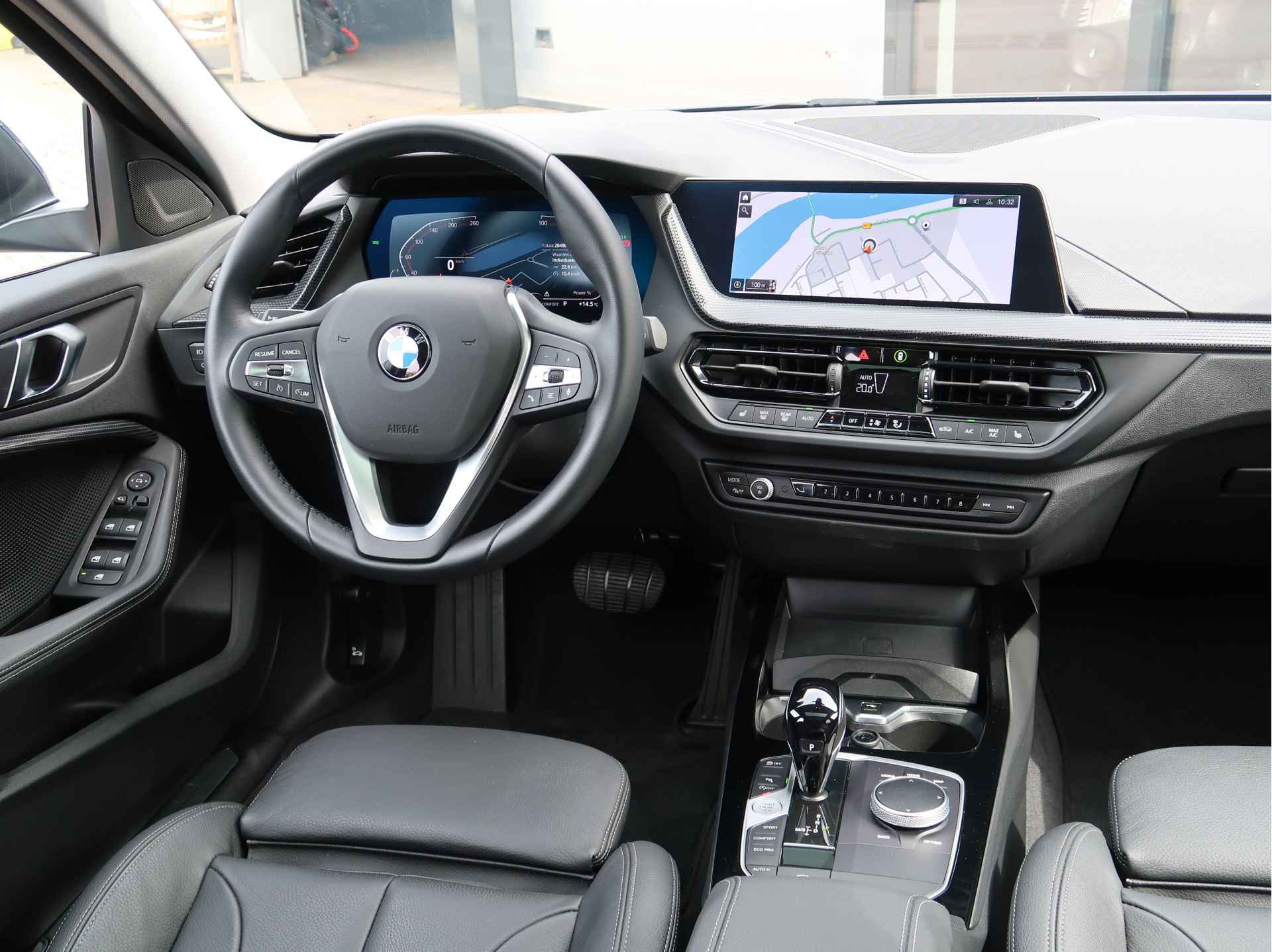 BMW 1-serie 118i High Executive | Panoramadak | Leder | 18'' | Driving Assist | Led | - 24/32