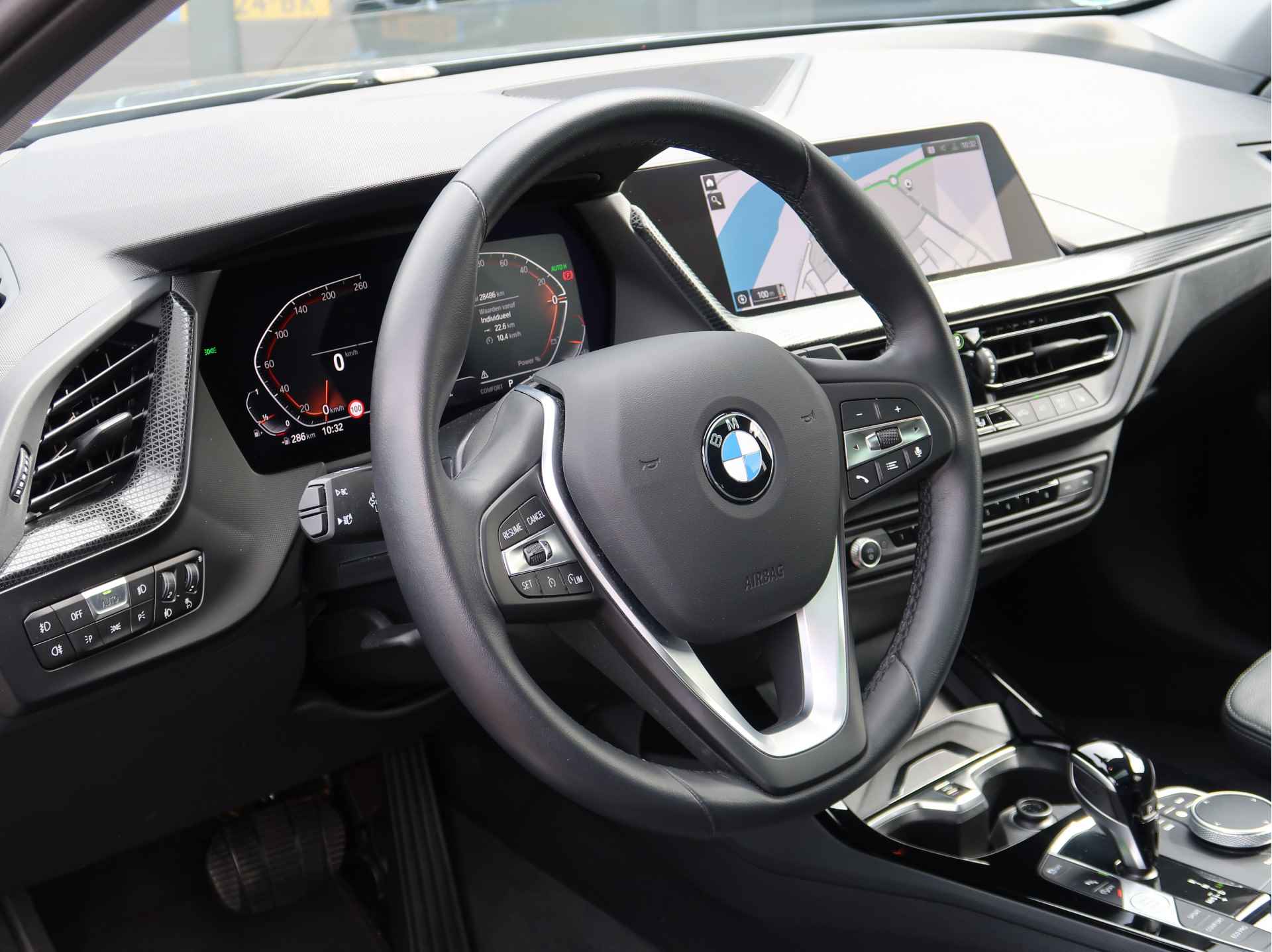 BMW 1-serie 118i High Executive | Panoramadak | Leder | 18'' | Driving Assist | Led | - 25/32