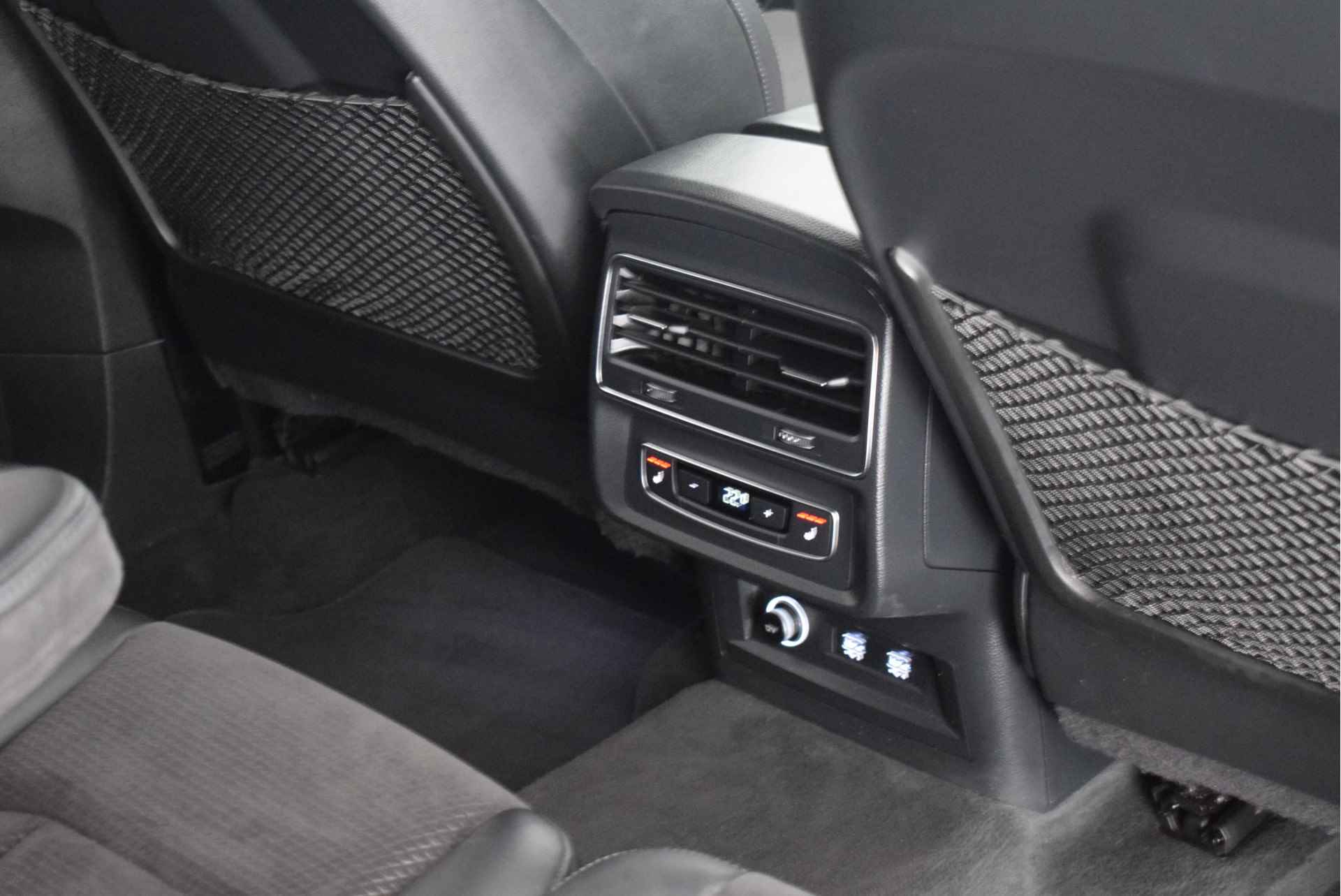 Audi Q7 55 TFSI e 381pk quattro 2x S-Line Trekhaak 360Camera Bose Head-Up Laser Led Luchtvering Keyless Navigatie Virtual Cockpit - 44/63