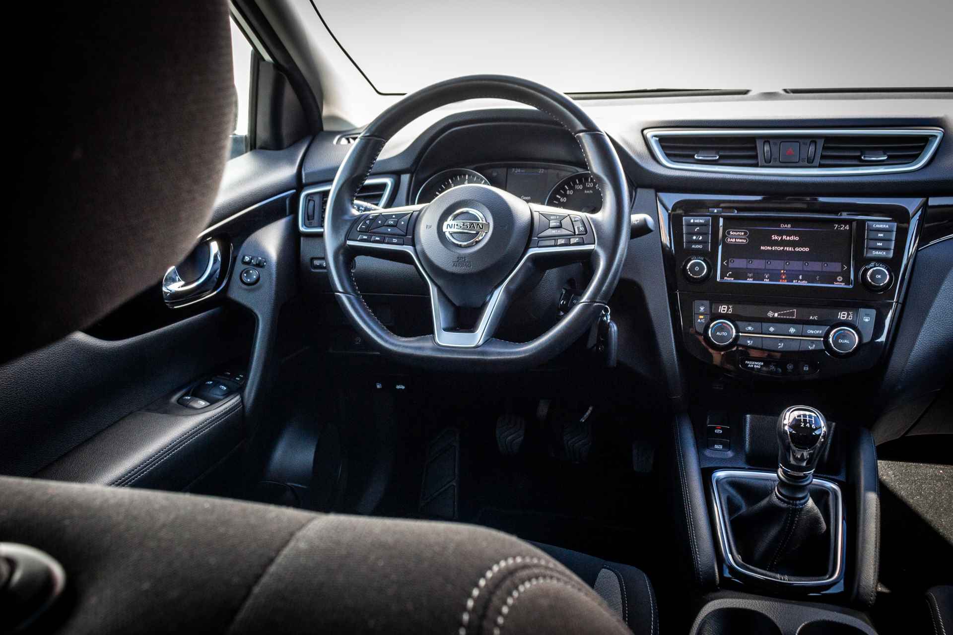 Nissan QASHQAI 1.3 141 PK DIG-T Acenta Hoge zit. | Navigatie | 360 Camera | 17 inch LMV | PDC V/A | - 6/25