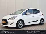 Hyundai ix20 1.6i Premium / Stoel en Stuurverwarming/ Trekhaak, trekgewicht geremd 1300 kg/ Cruise Control/ Elektrisch glazen panorama-dak/ Kunst lederen bekleding/ Navigatie/