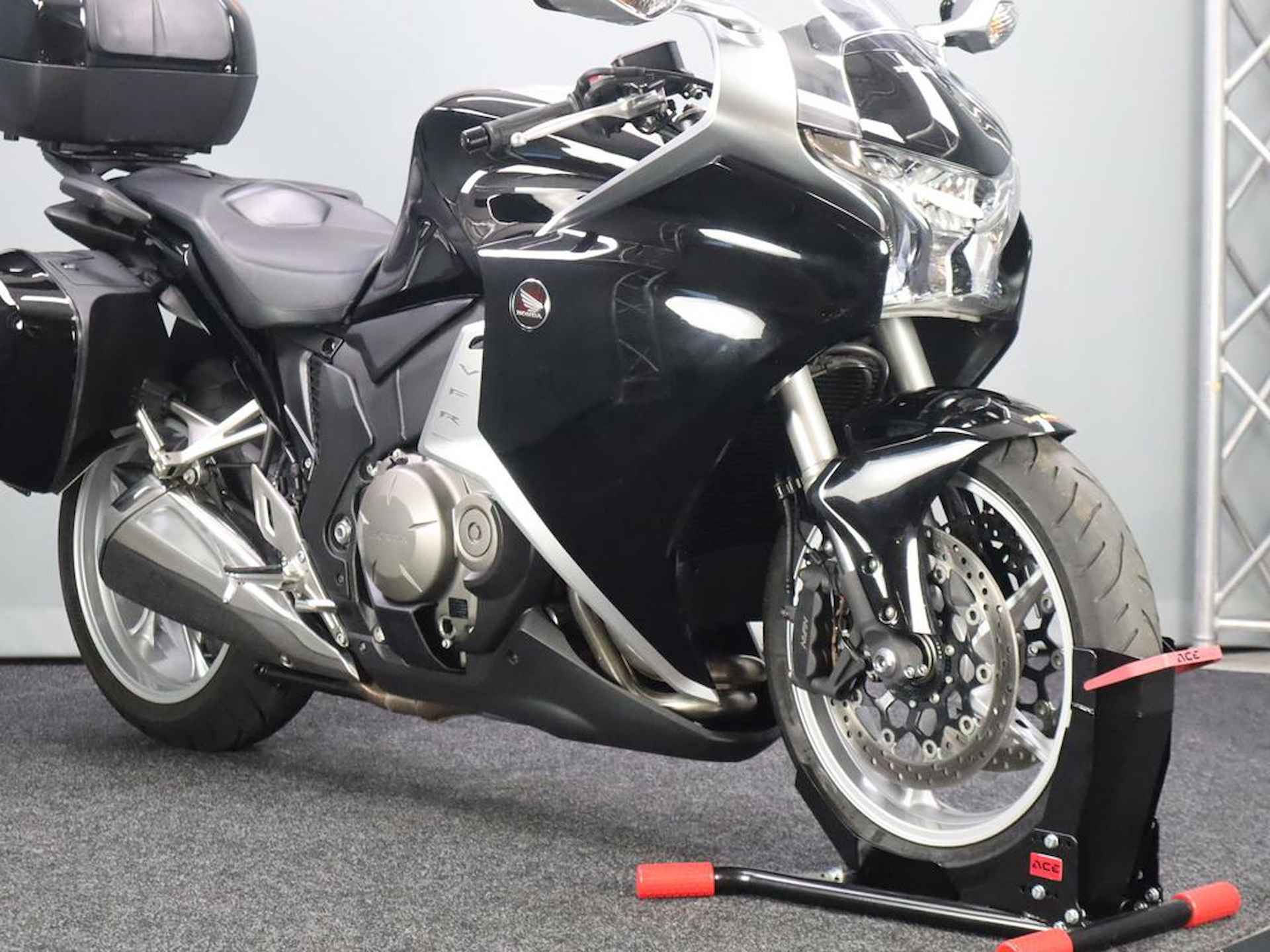 Honda VFR 1200 F - 3/13