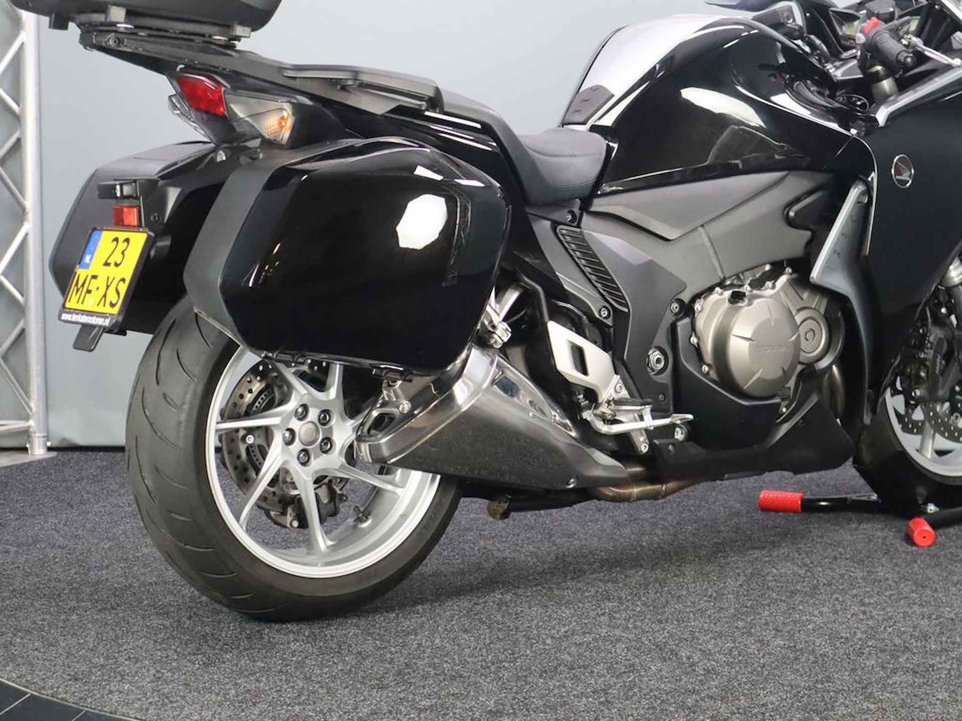 Honda VFR 1200 F - 11/13