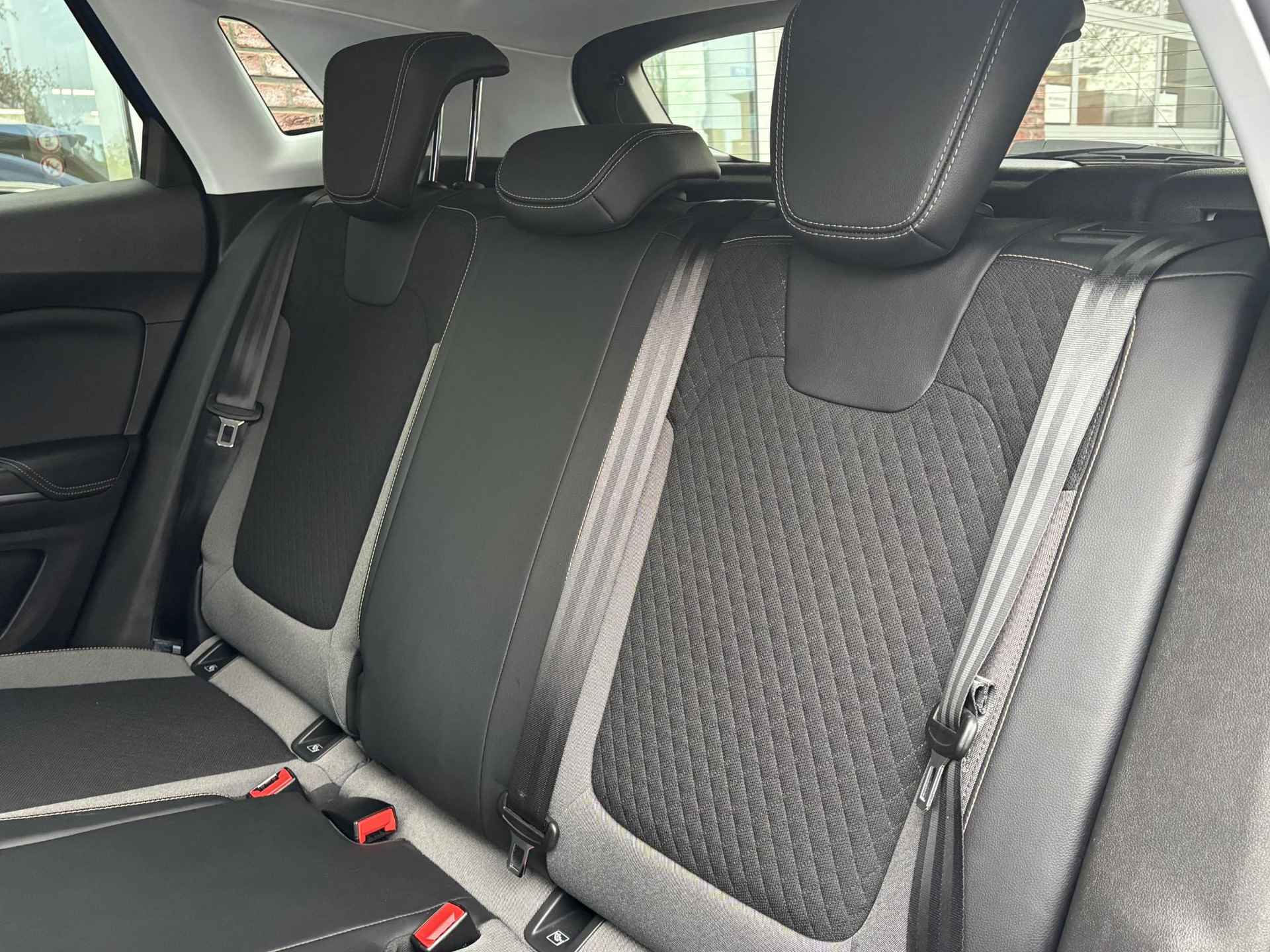 Opel Grandland X 1.2 Turbo 130pk Business+ |AGR-STOELEN|ACHTERUITRIJCAMERA|NAVI PRO|ISOFIX|PARKEERSENSOREN|NL AUTO| - 32/48