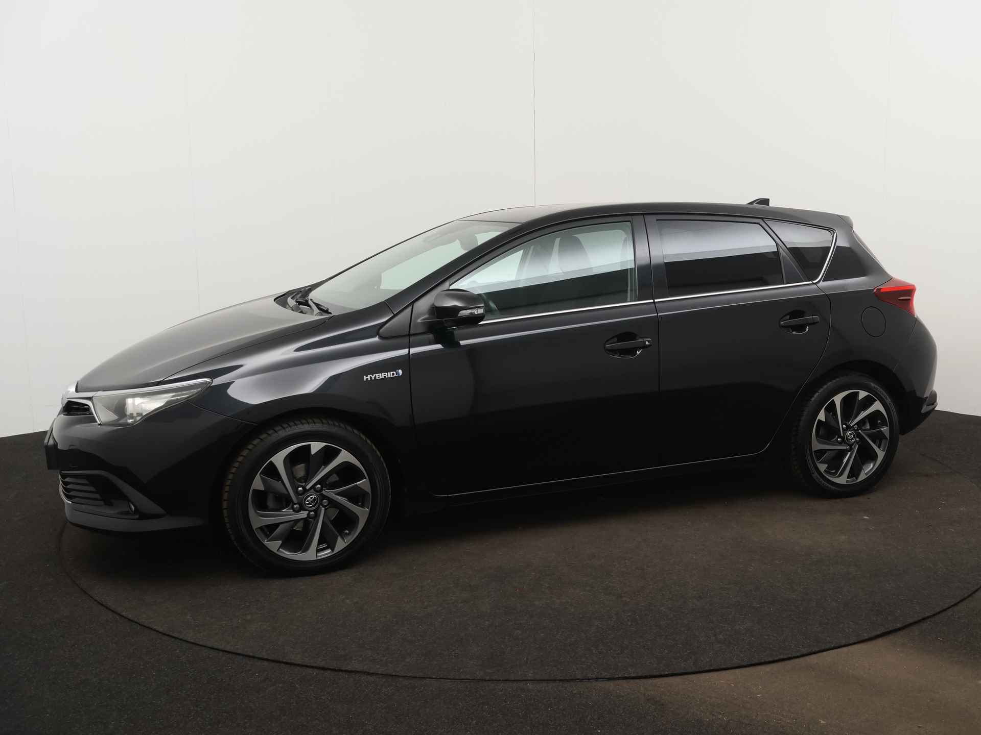 Toyota Auris 1.8 Hybrid Aspiration Limited |17 inch LM velgen | Parkeersensoren achter | Navigatie | Camera | Cruise Control | Climate Control | - 3/44