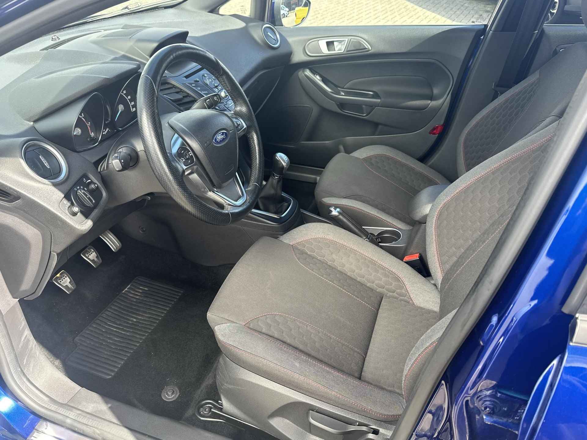 Ford Fiesta 1.0 EcoBoost ST Line 1e Eigenaar | Camera | Voorruitverwarming | Privacy glass | Navigatie | 12 maanden garantie! | - 8/36