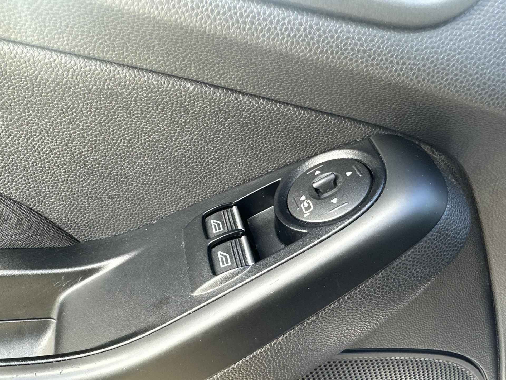 Ford Fiesta 1.0 EcoBoost ST Line 1e Eigenaar | Camera | Voorruitverwarming | Privacy glass | Navigatie | 12 maanden garantie! | - 19/36