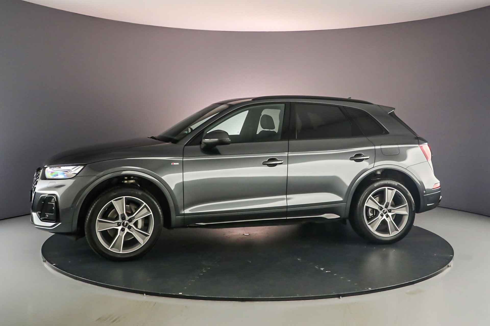 Audi Q5 S Edition Competition 50 TFSI e | Pano | B&O | Trekhaak | 360Cam | Matrix | Stoelverwarming | Privacyglas | 20 inch | S-Line | Optiek Zwart |  Alcantara | - 2/51