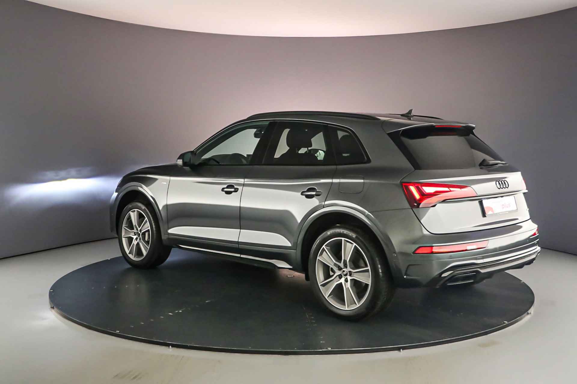 Audi Q5 S Edition Competition 50 TFSI e | Pano | B&O | Trekhaak | 360Cam | Matrix | Stoelverwarming | Privacyglas | 20 inch | S-Line | Optiek Zwart |  Alcantara | - 3/51