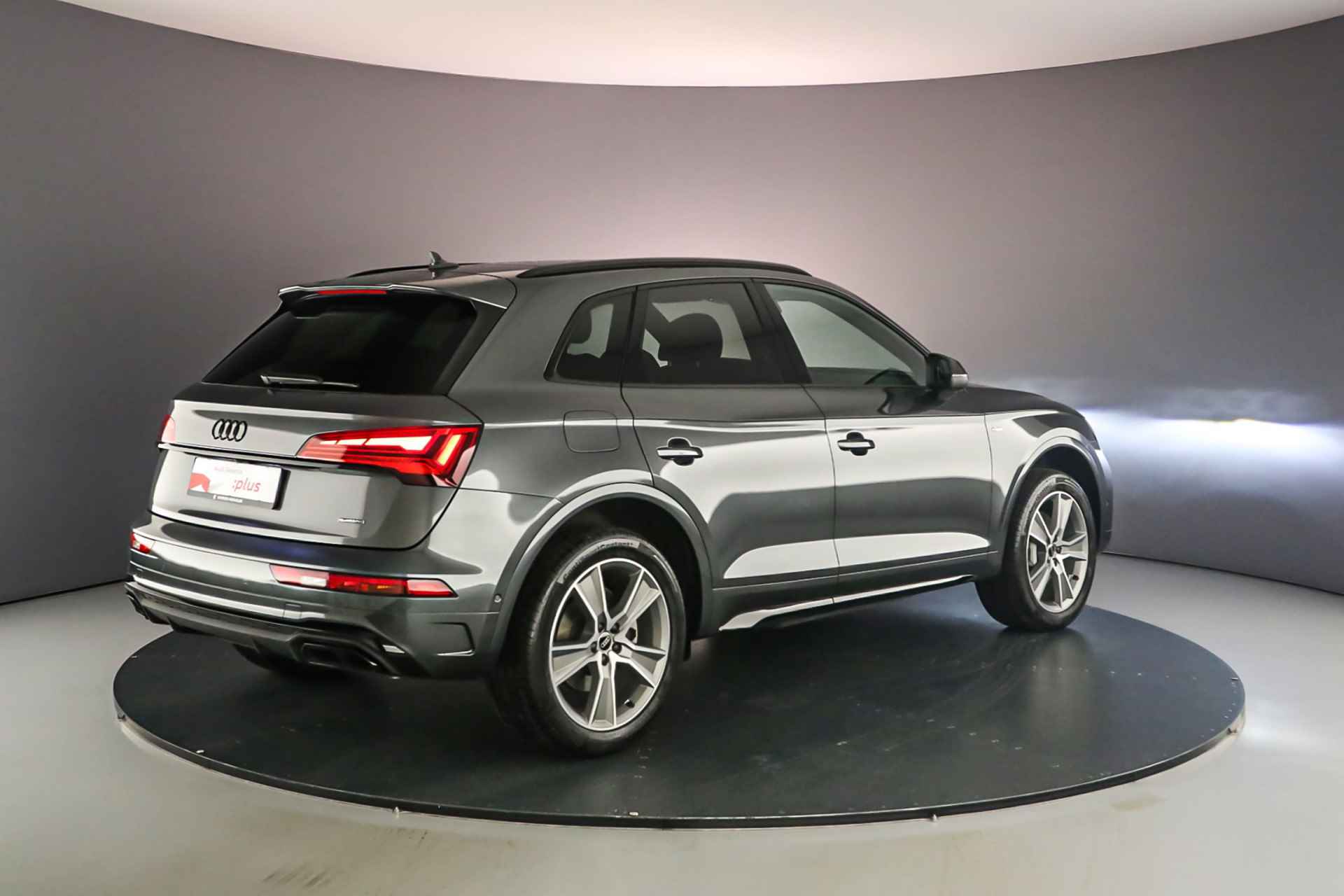 Audi Q5 S Edition Competition 50 TFSI e | Pano | B&O | Trekhaak | 360Cam | Matrix | Stoelverwarming | Privacyglas | 20 inch | S-Line | Optiek Zwart |  Alcantara | - 5/51