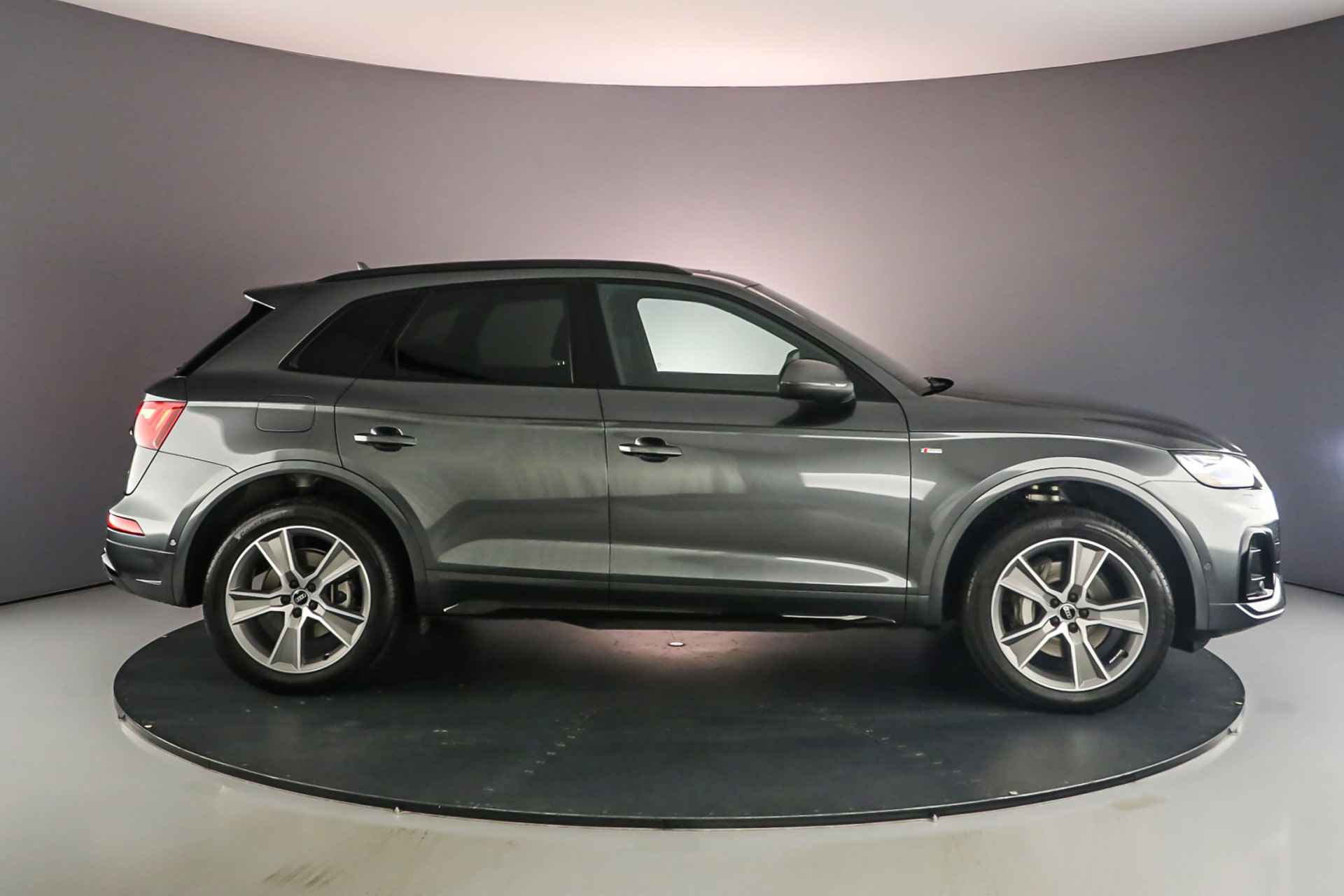 Audi Q5 S Edition Competition 50 TFSI e | Pano | B&O | Trekhaak | 360Cam | Matrix | Stoelverwarming | Privacyglas | 20 inch | S-Line | Optiek Zwart |  Alcantara | - 6/51